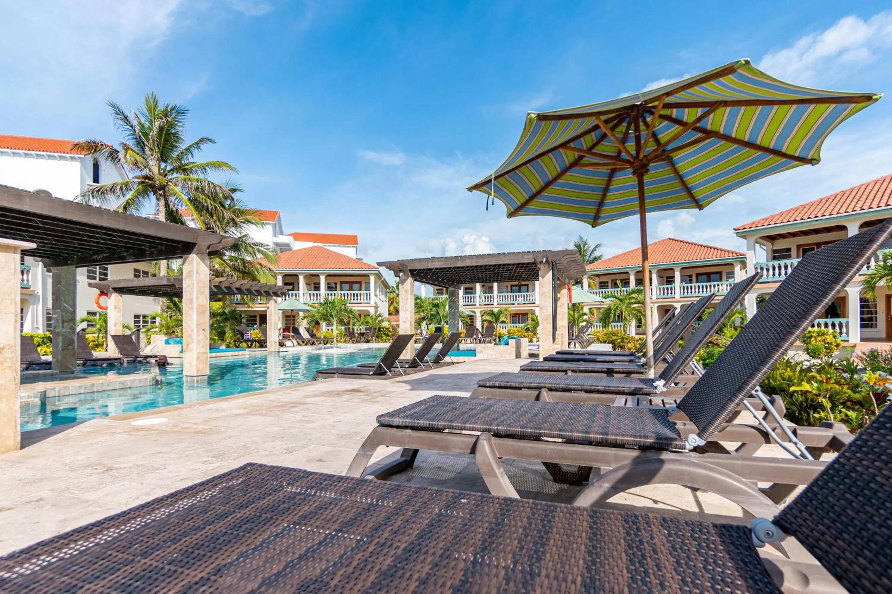 Swimming pool in Belizean Shores Resort