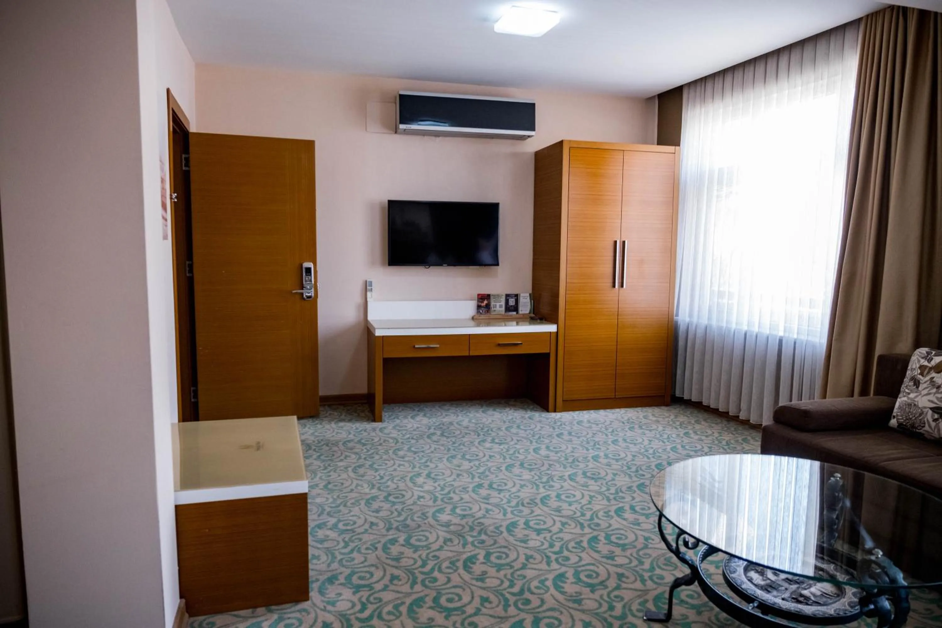 Communal lounge/ TV room, Bed in Selçuk Hotel