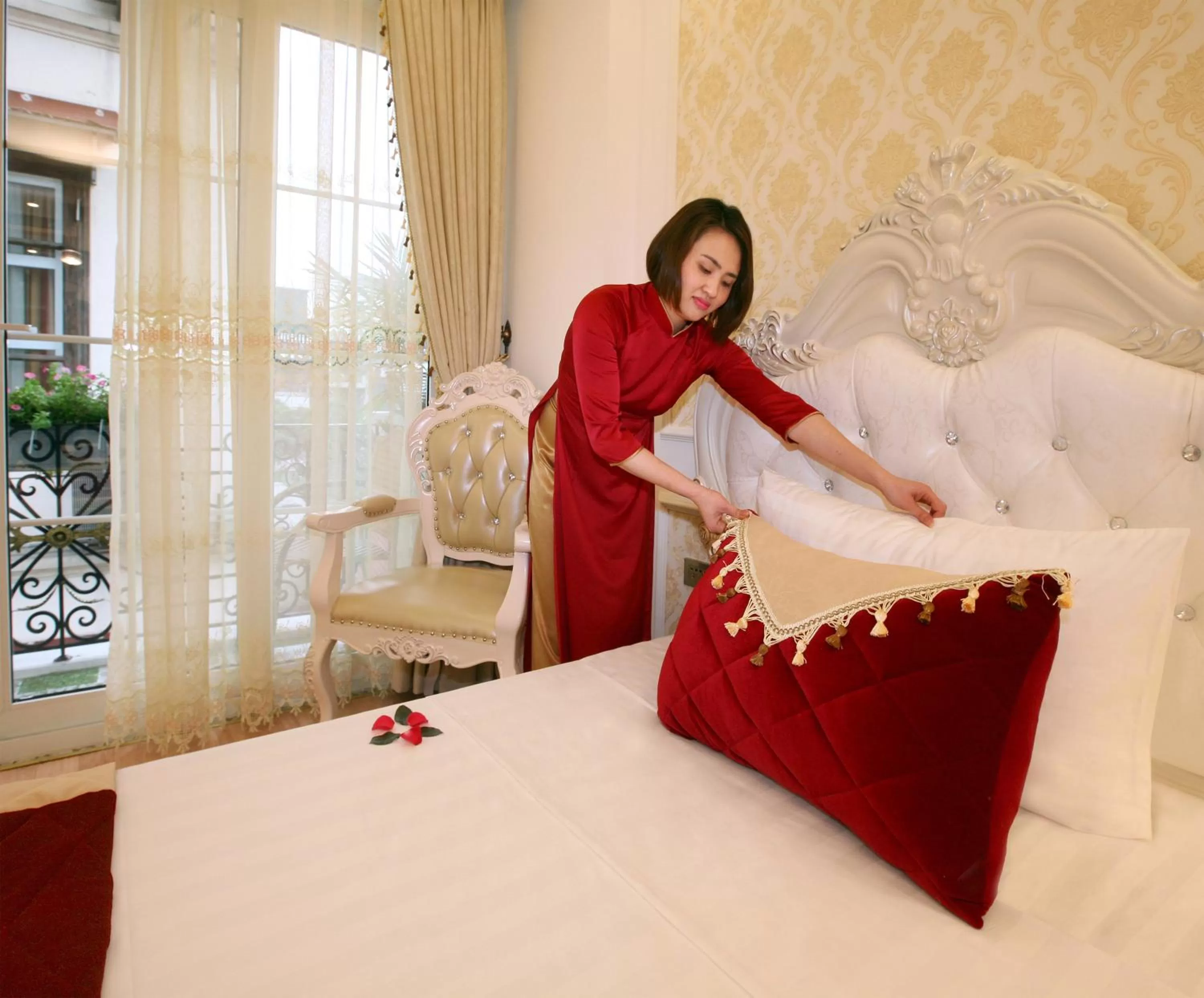 Bedroom, Bed in Hanoi Hotel Royal