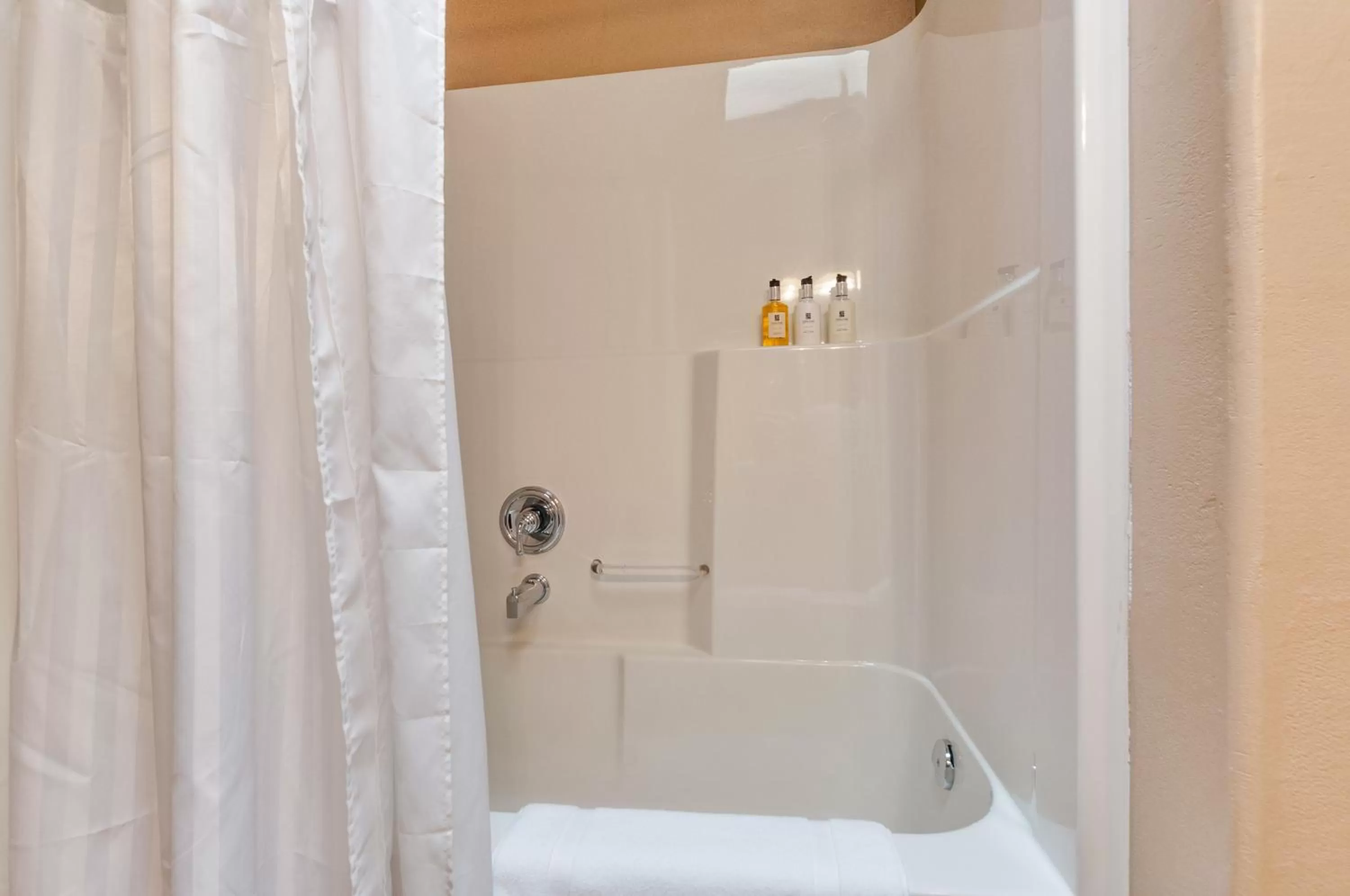 Shower in Casa Grande Inn & Suites