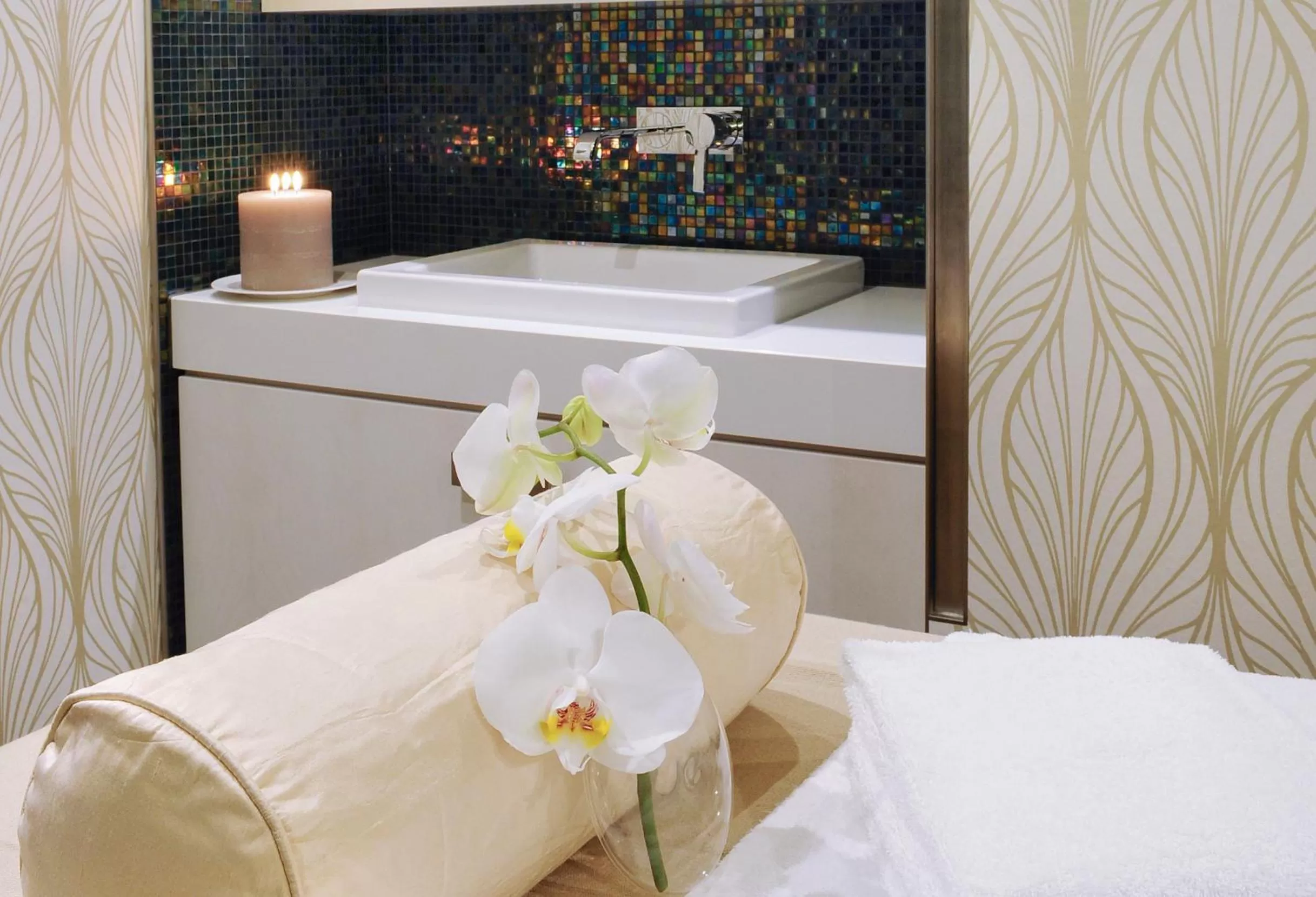 Spa and wellness centre/facilities, Bed in Hôtel Tiffany by Fassbind