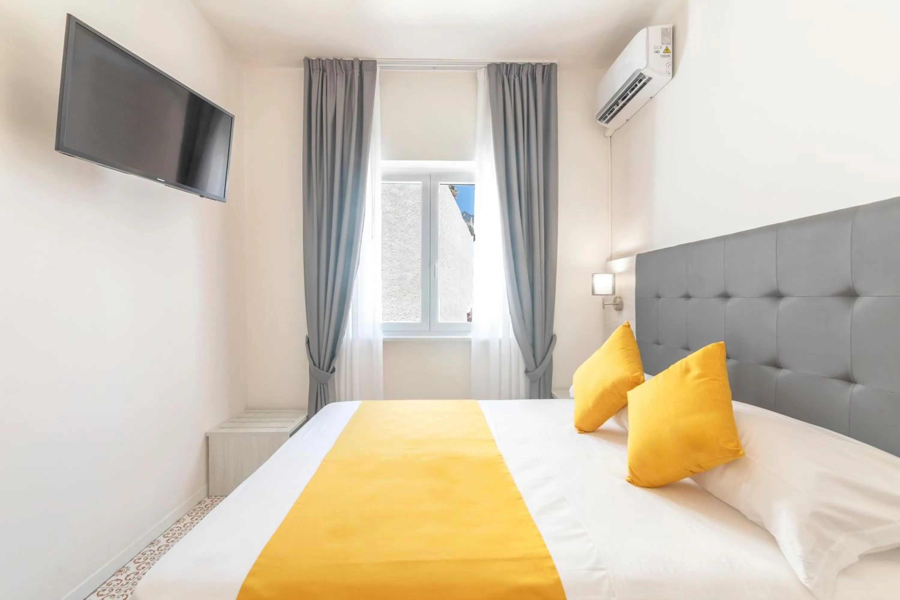 Bedroom, Bed in Royal Sunset Hotel