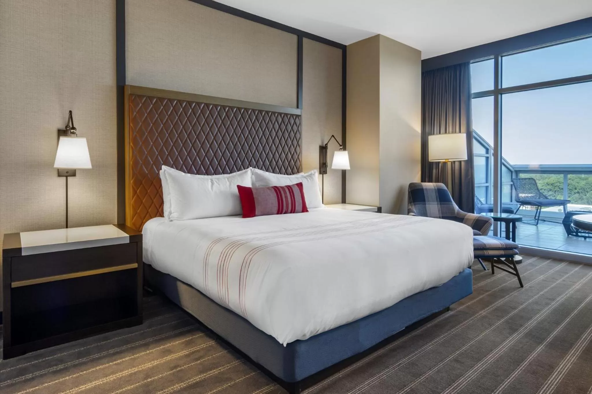 Photo of the whole room, Bed in Omni Hotel at the Battery Atlanta