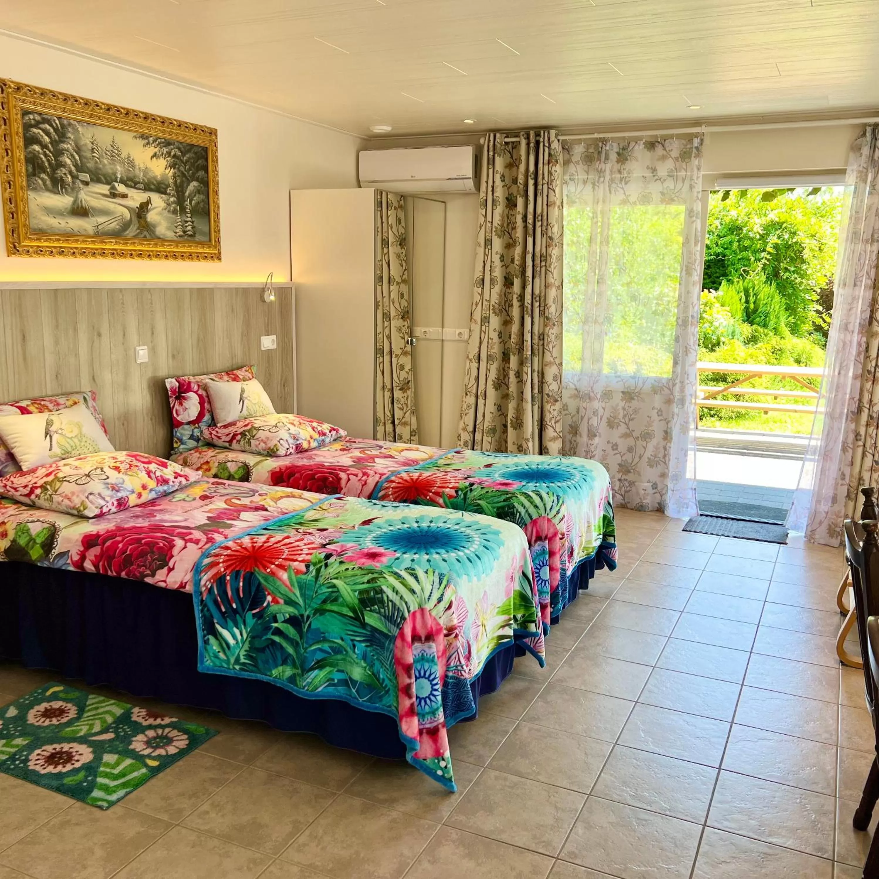 Bed in Rooi Bij de Knoptoren B&B