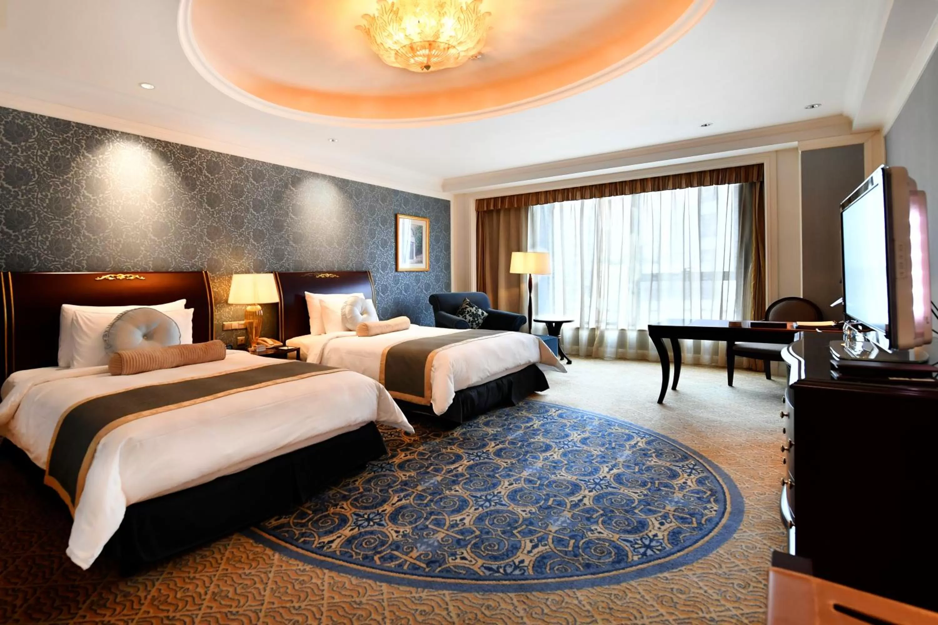 Photo of the whole room, Bed in Grand Central Hotel Shanghai - Nanjing Road