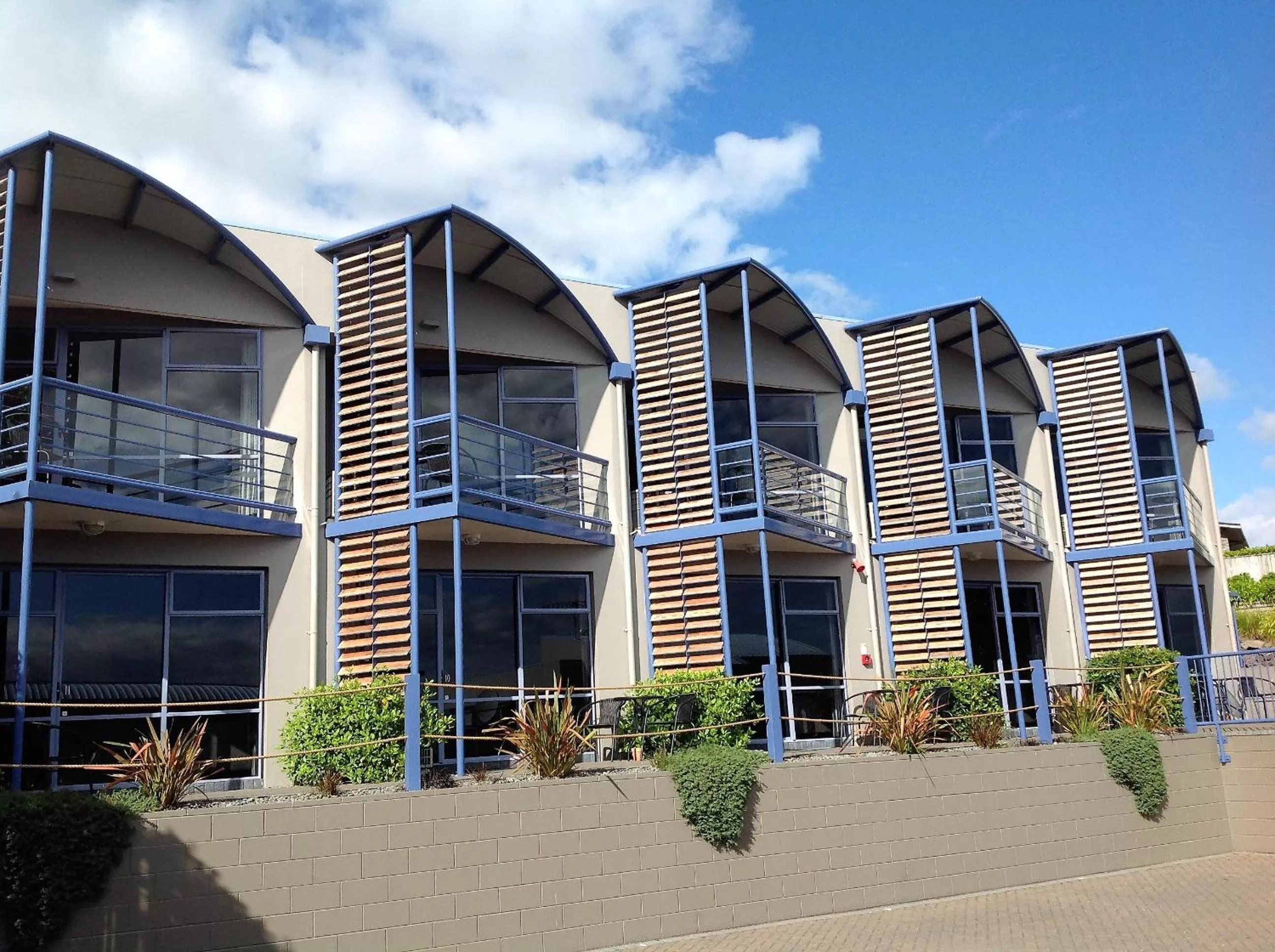 Property building in Sails on the Lake