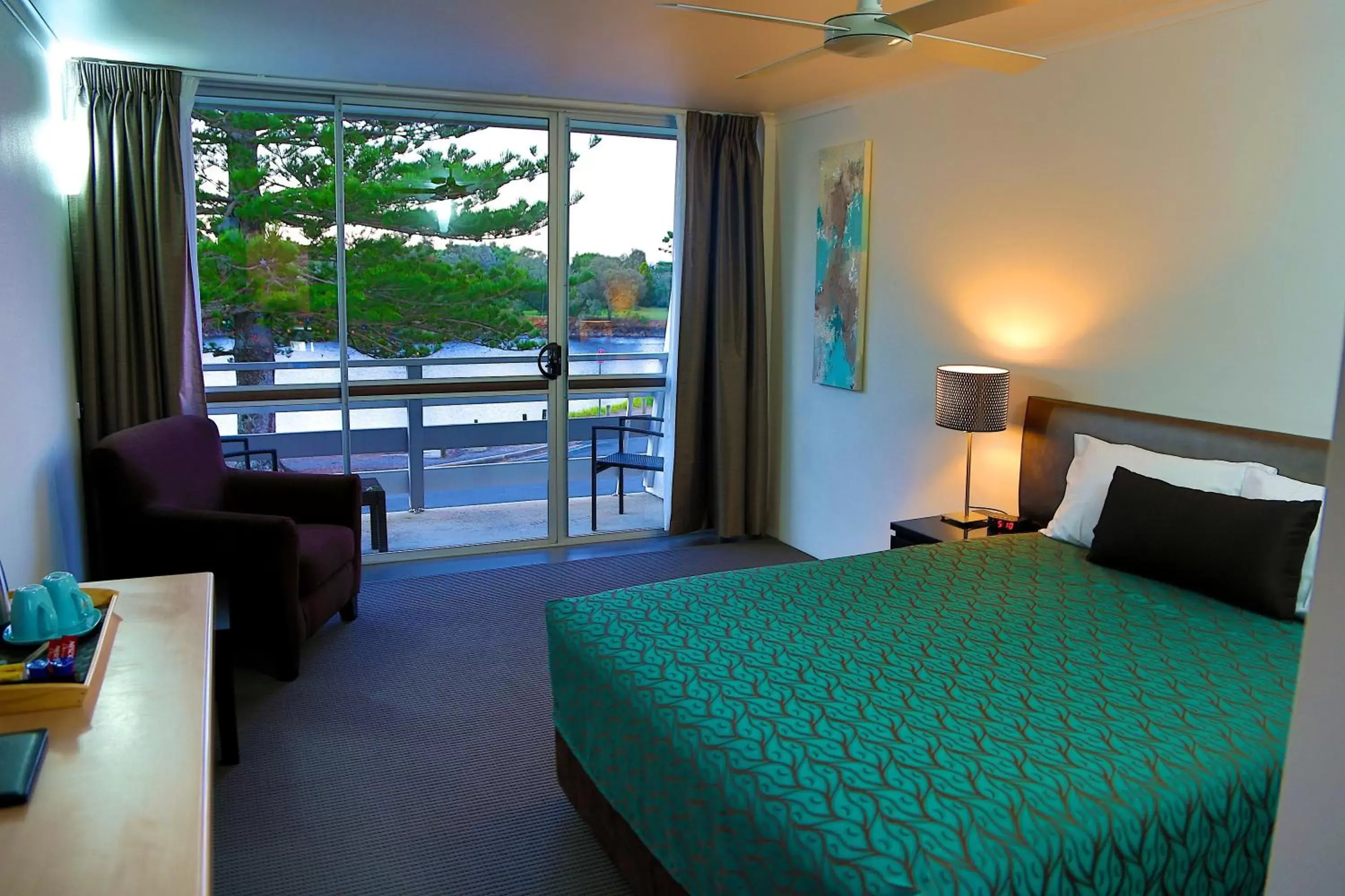 Queen Room in Brunswick River Inn Queen Room in Brunswick River Inn