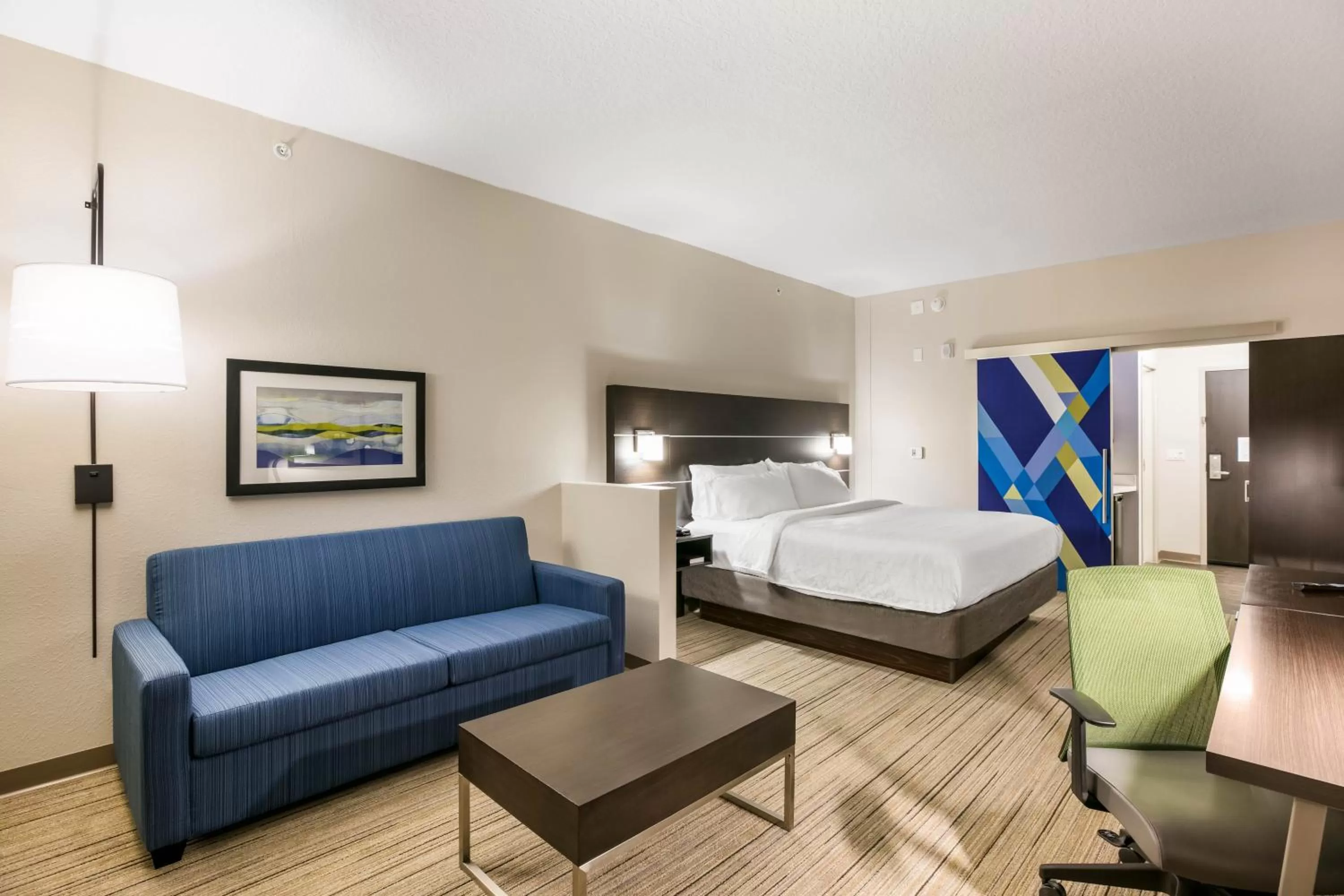 Bed in Holiday Inn Express & Suites Jacksonville - Town Center by IHG