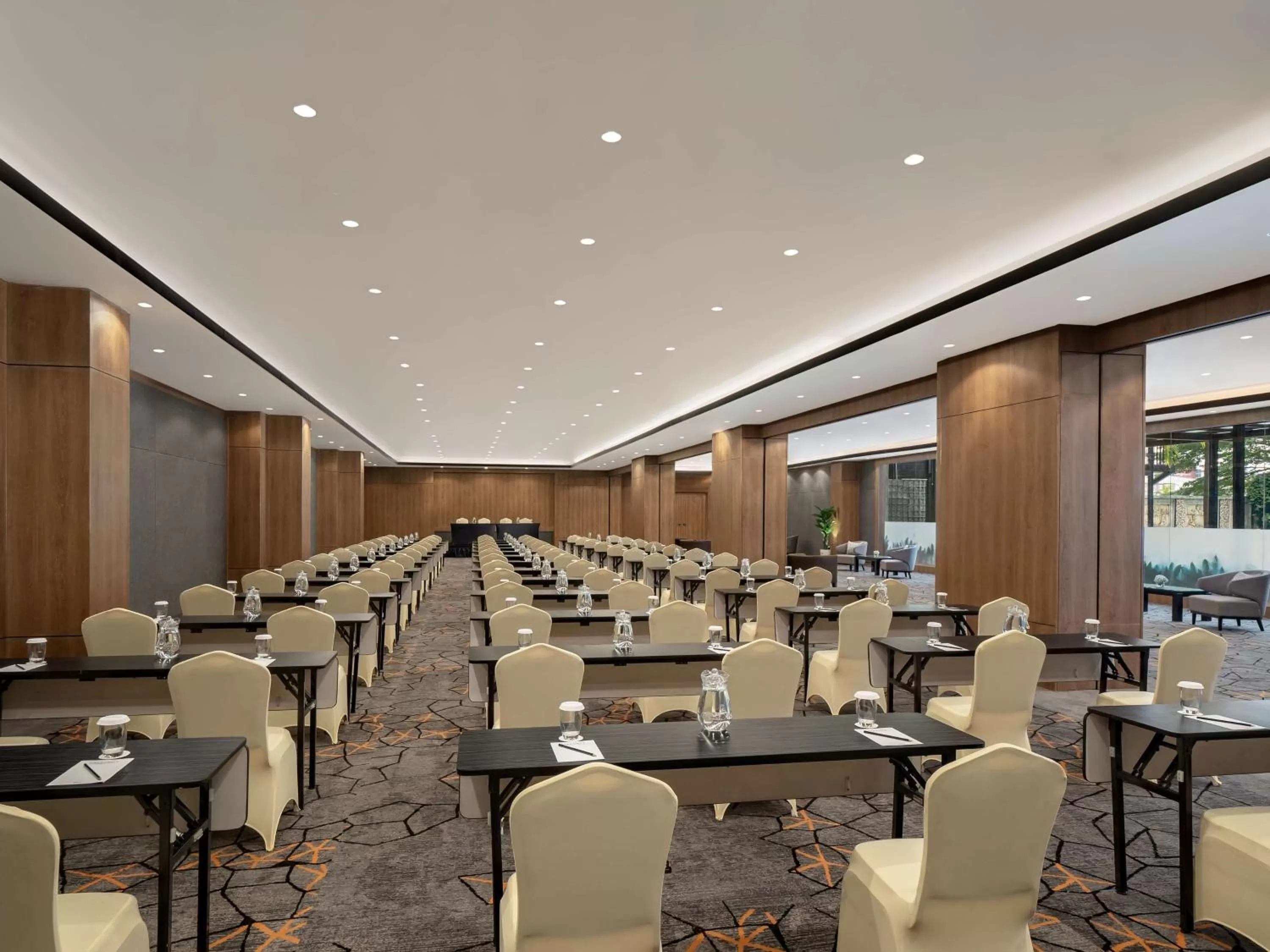 Business facilities in AIHO Hotel Medan