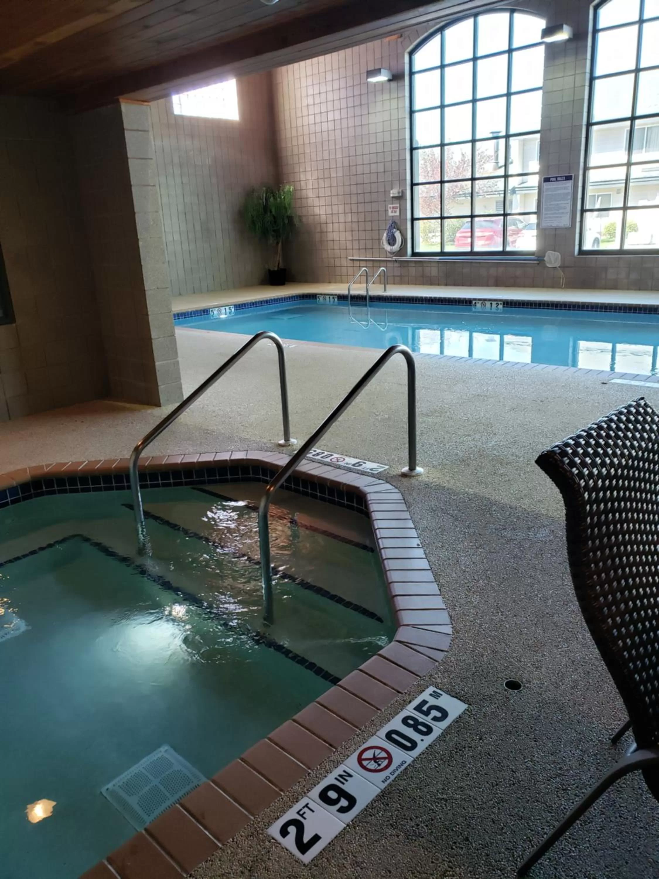 Swimming pool in Wingate by Wyndham Coon Rapids