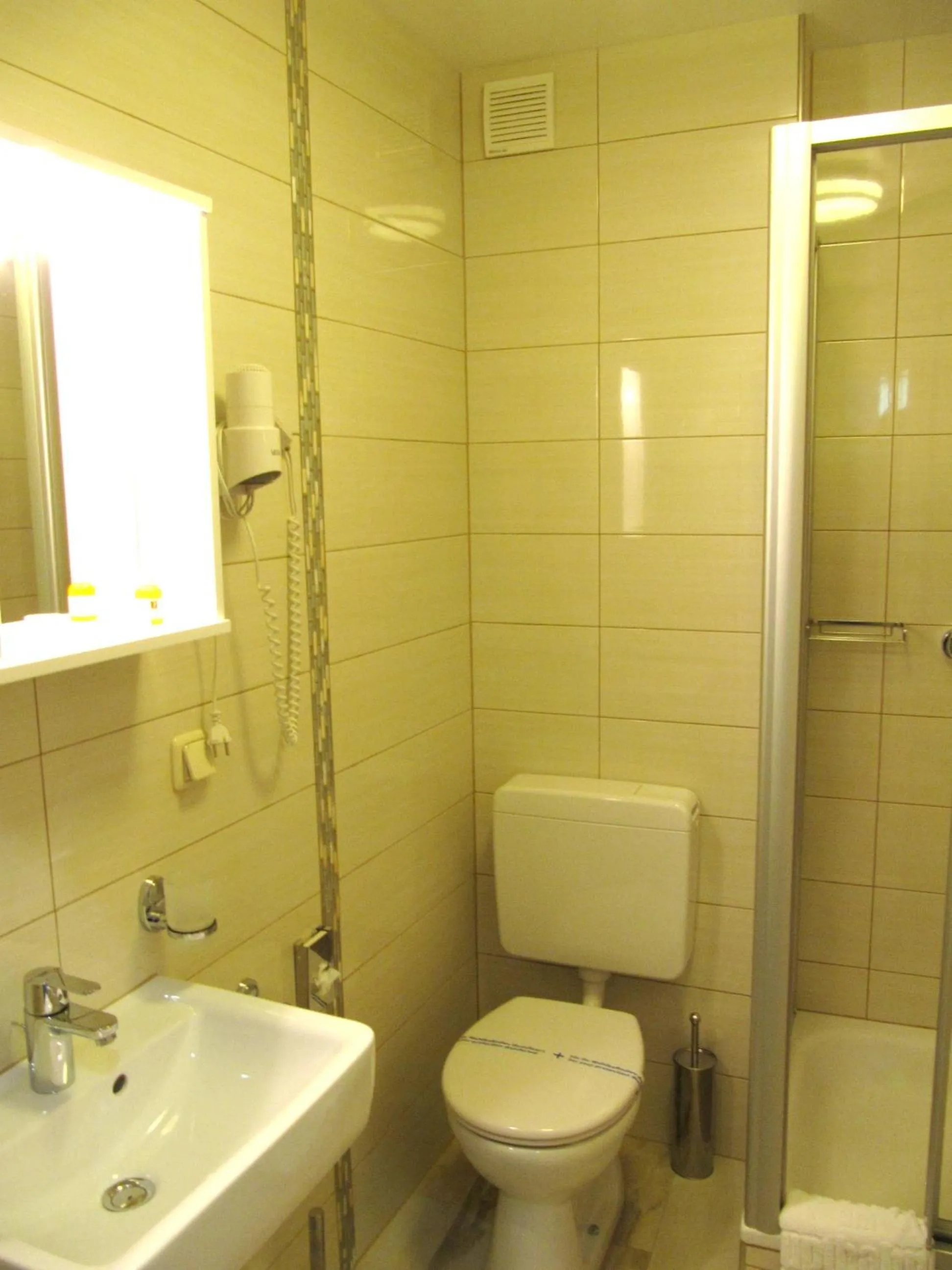 Bathroom in Hotel am Hauptbahnhof