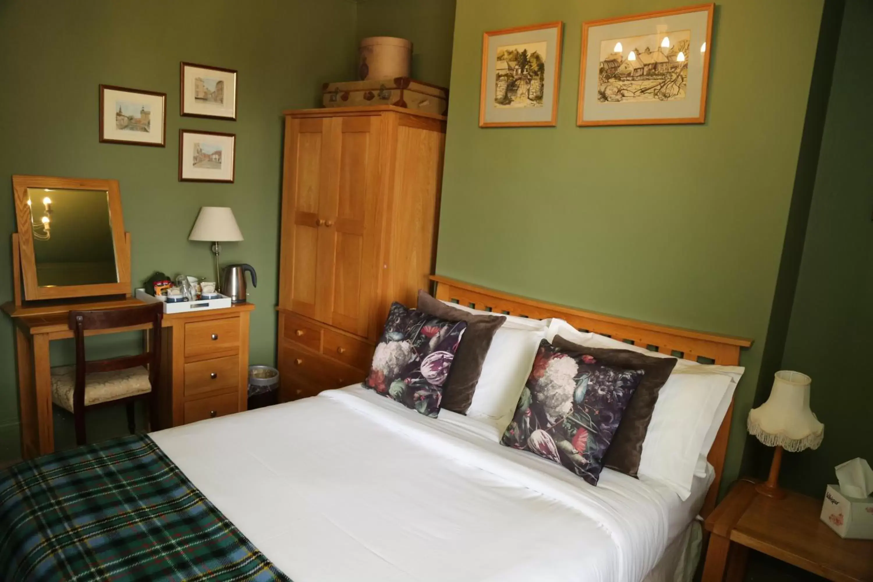 Small Double Room in The King Alfred Pub Small Double Room in The King Alfred Pub