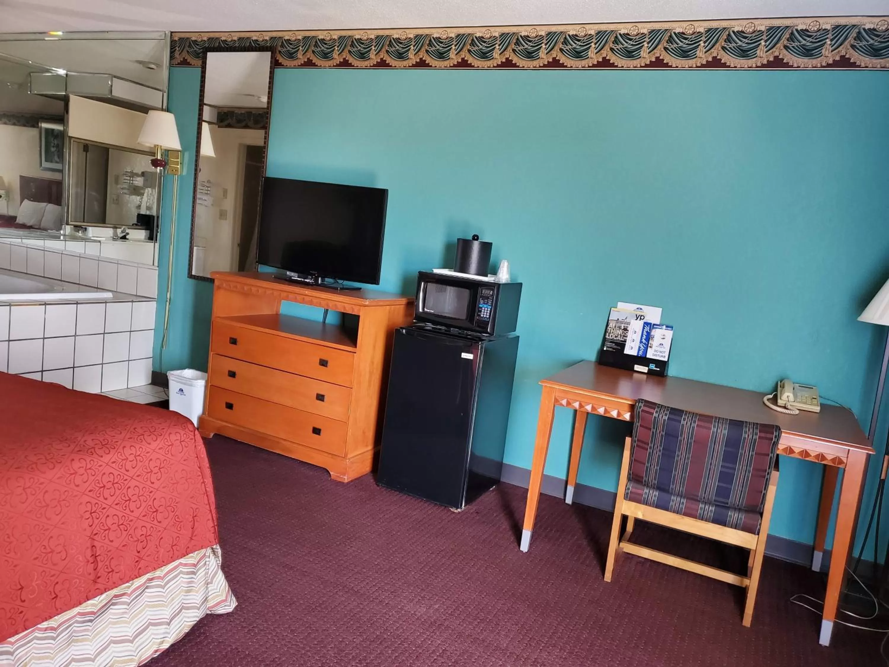 TV and multimedia, Bed in Americas Best Value Inn Wildersville