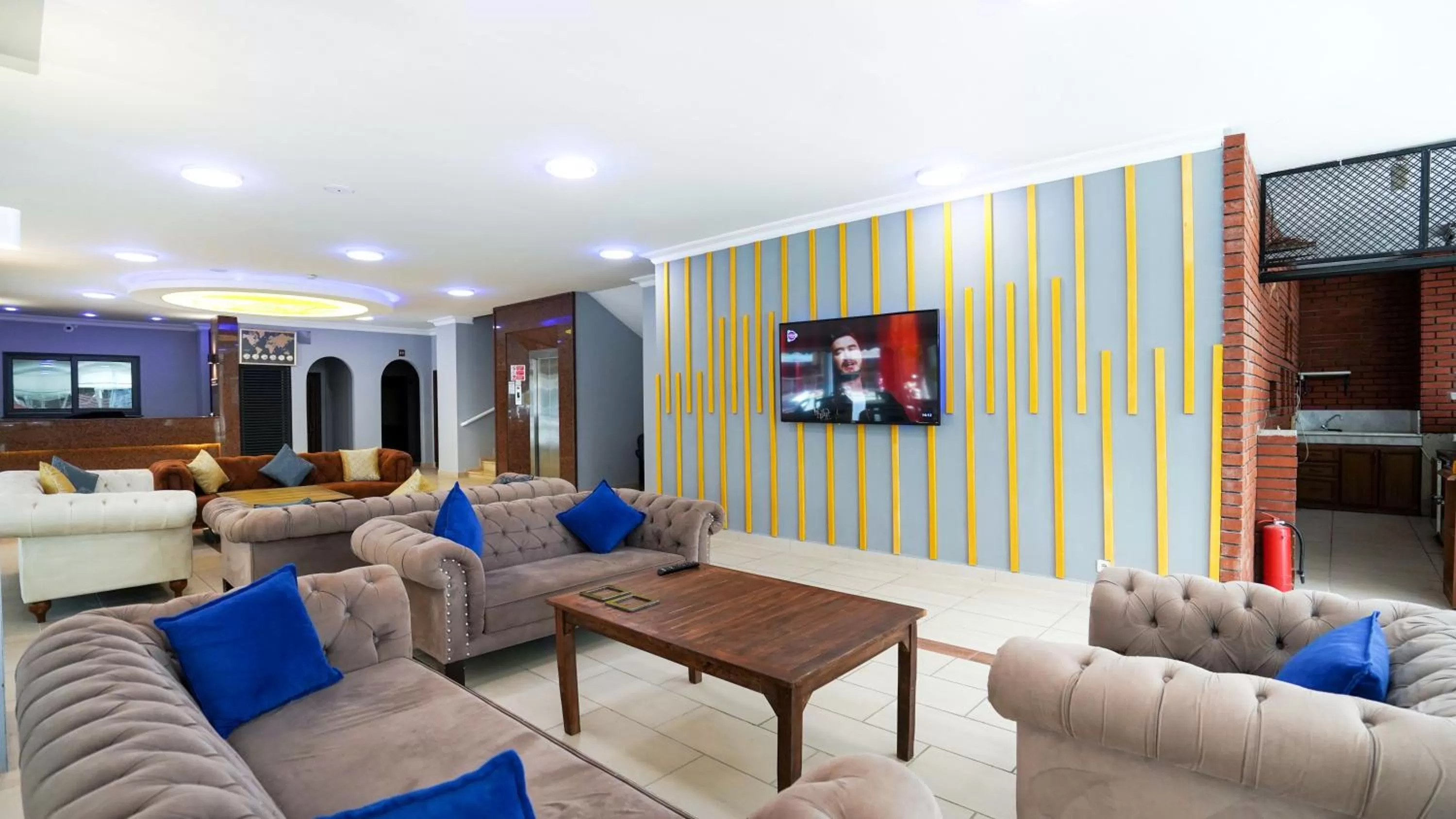 Communal lounge/ TV room, Seating Area in Cleopatra Ada Apart