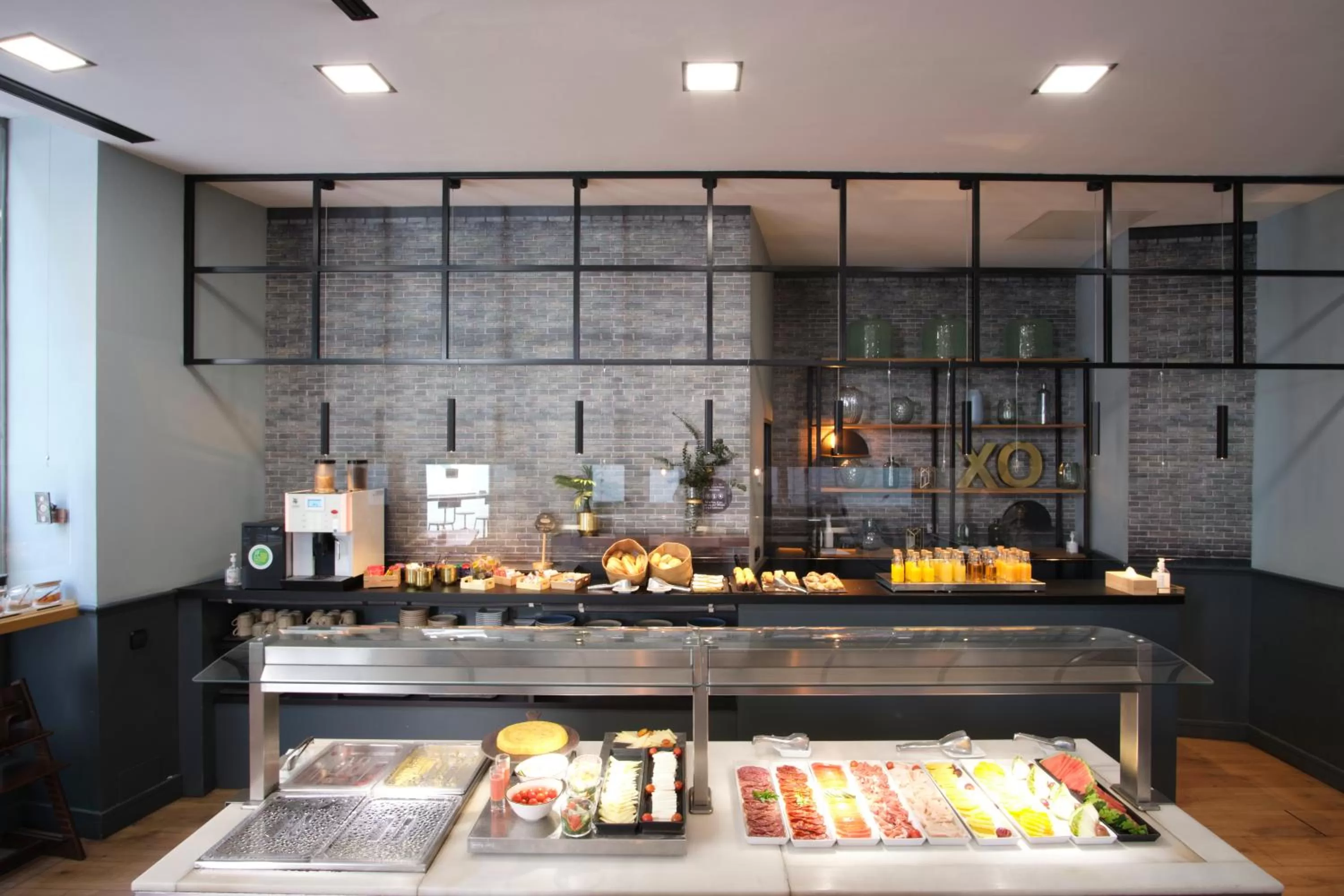 Breakfast in Petit Palace Triball