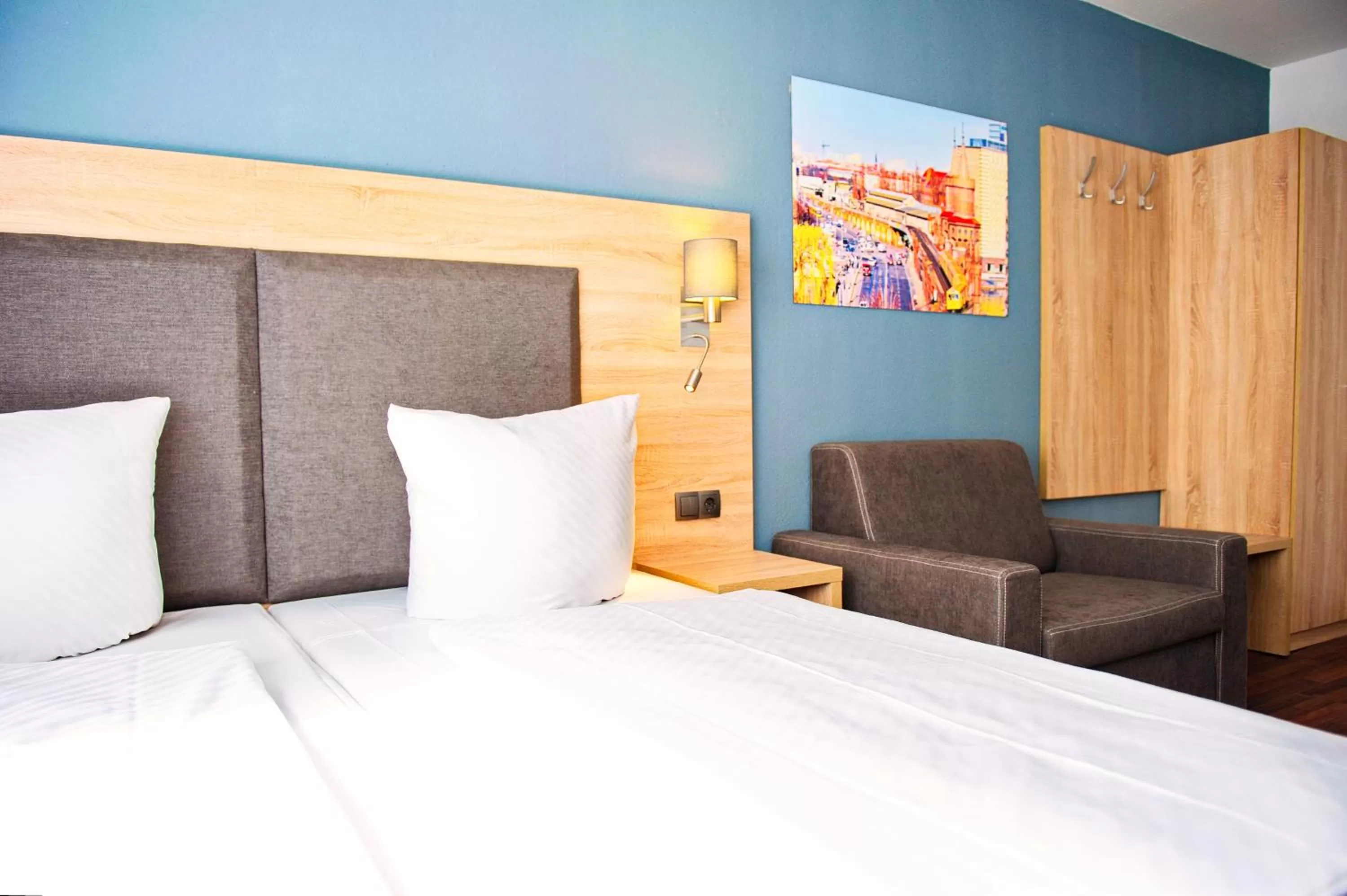 Photo of the whole room, Seating Area in BlnCty Hotel