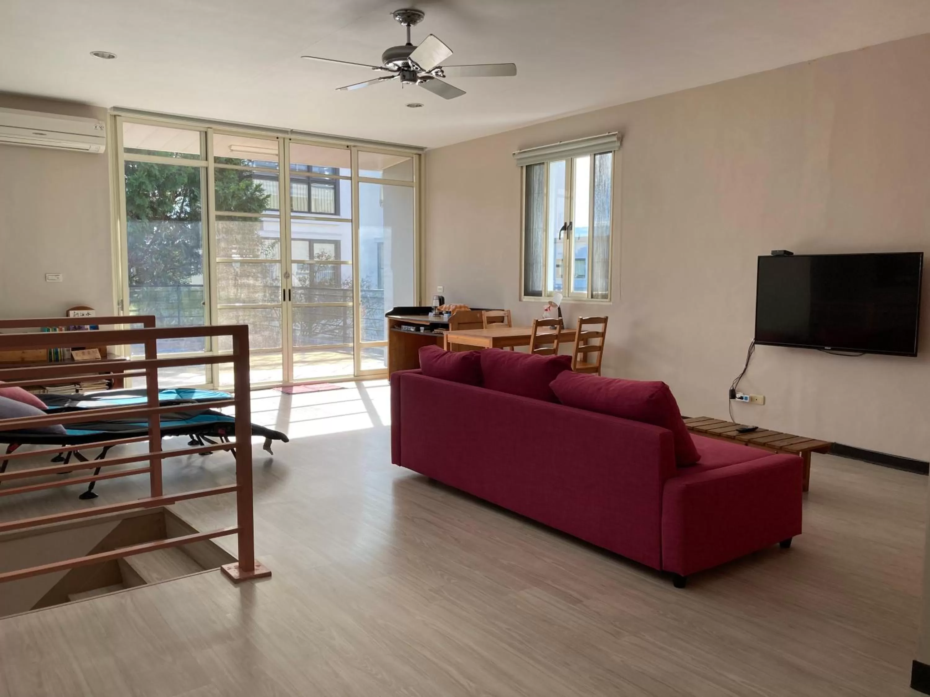 Living room, Seating Area in REST Book & Bed