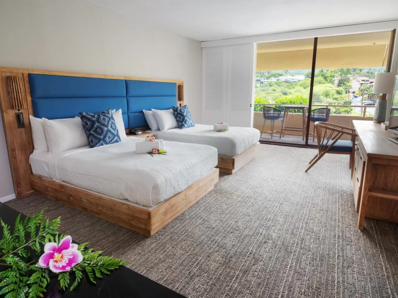 Bed in Royal Kona Resort