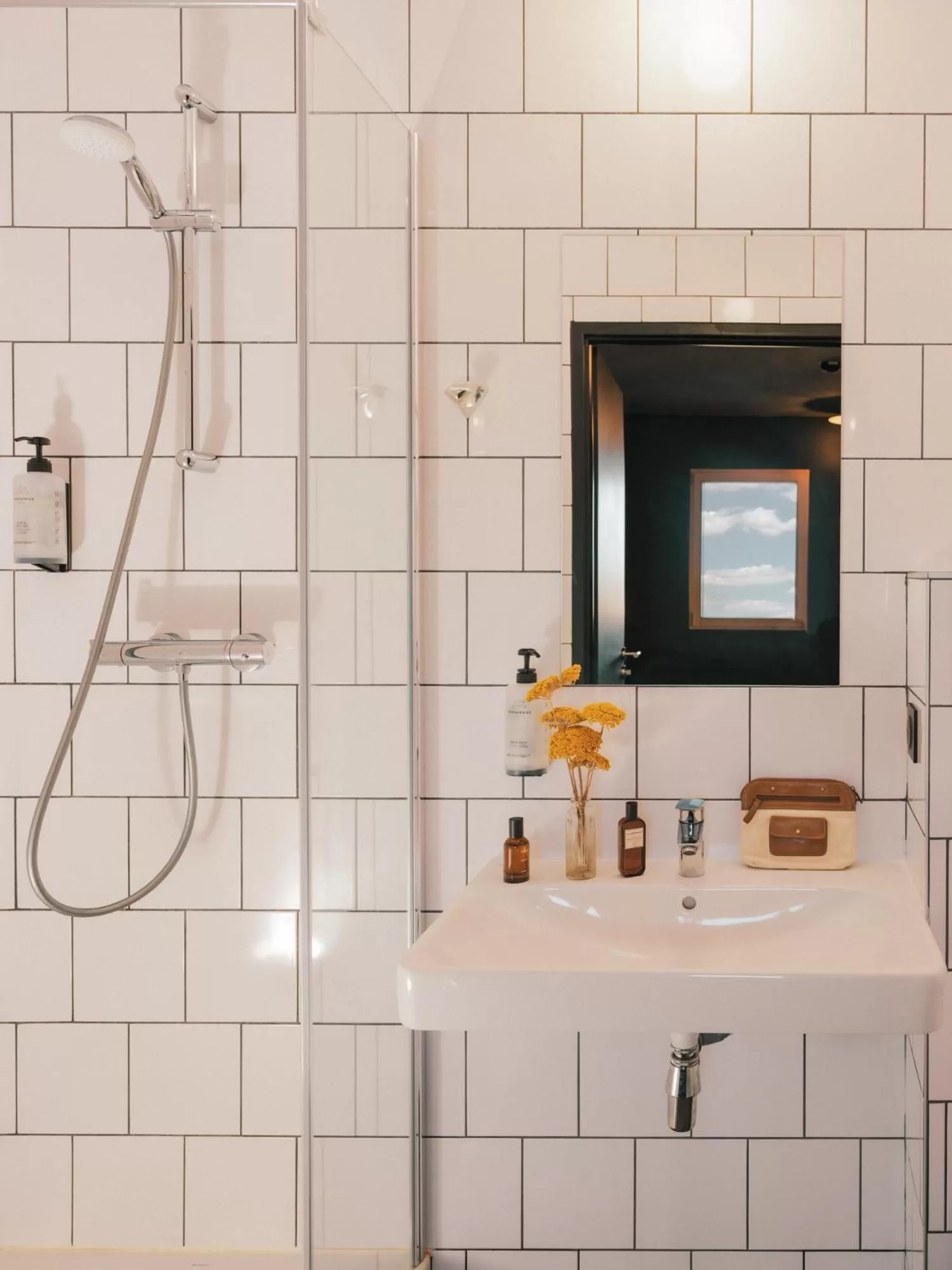 Shower in Eklo Hotels Toulouse Cartoucherie Zénith