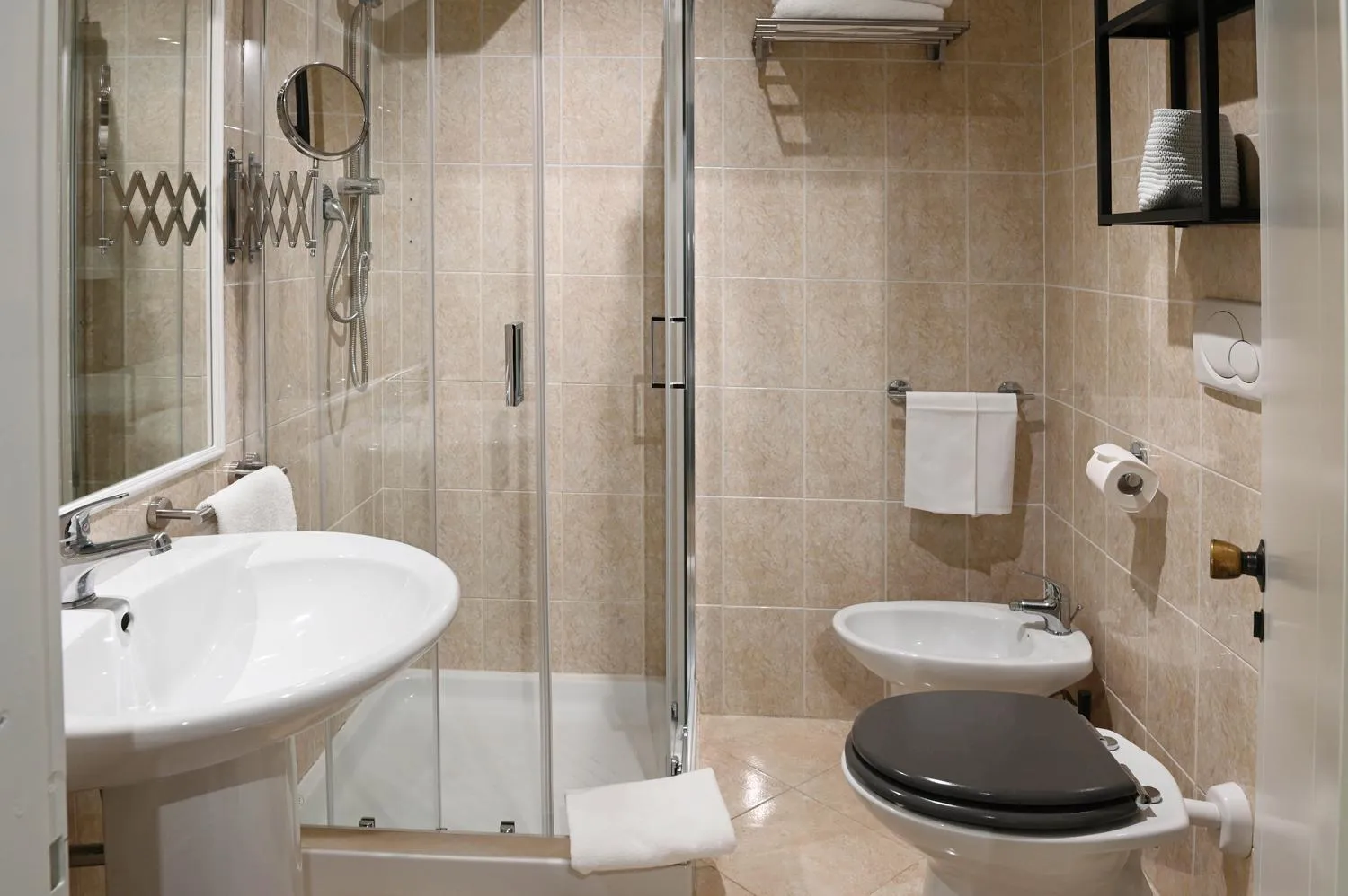 Shower in Il Ciocco Hotels