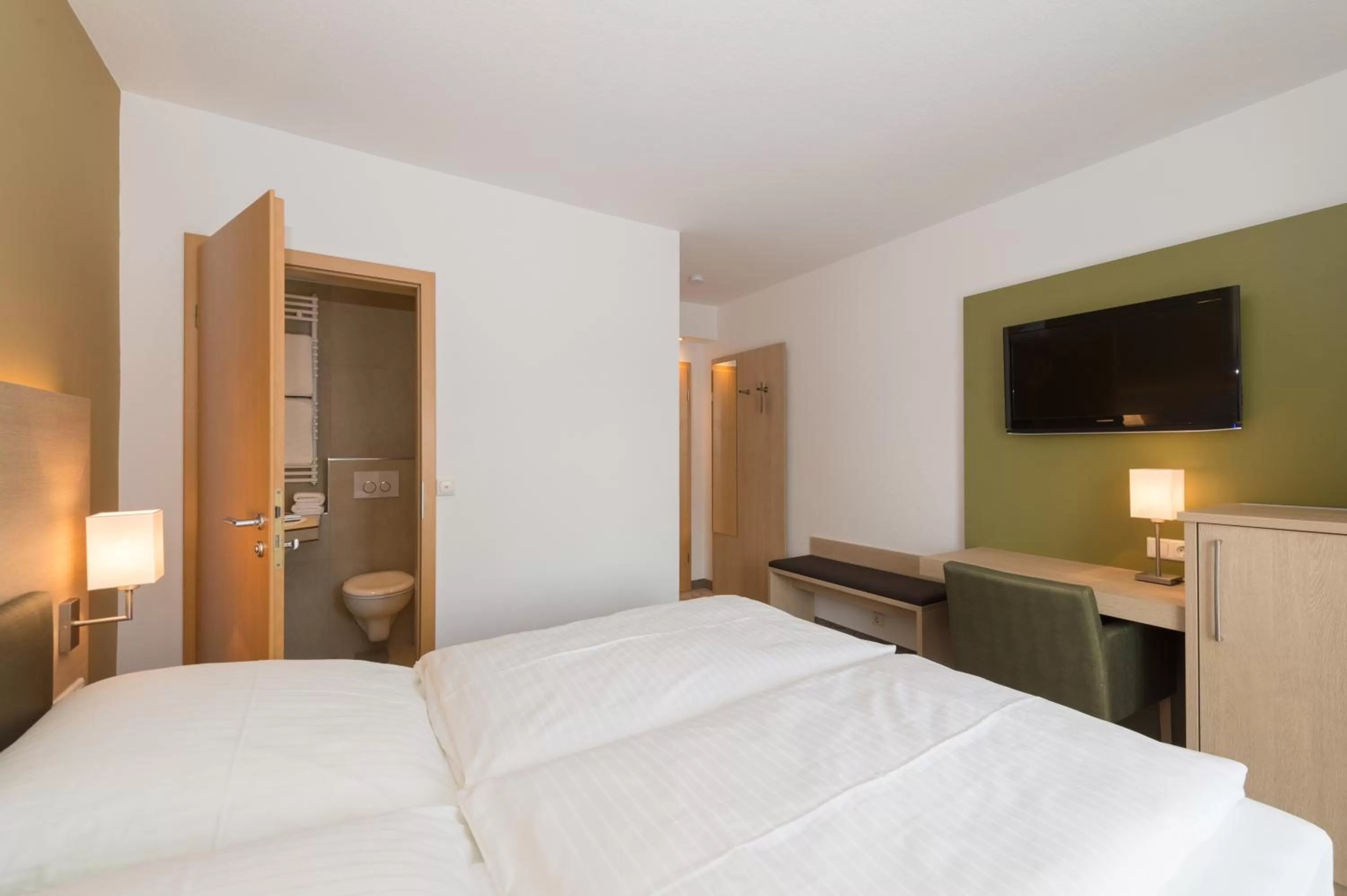 Bedroom, Bed in Hotel SCHNEIDER