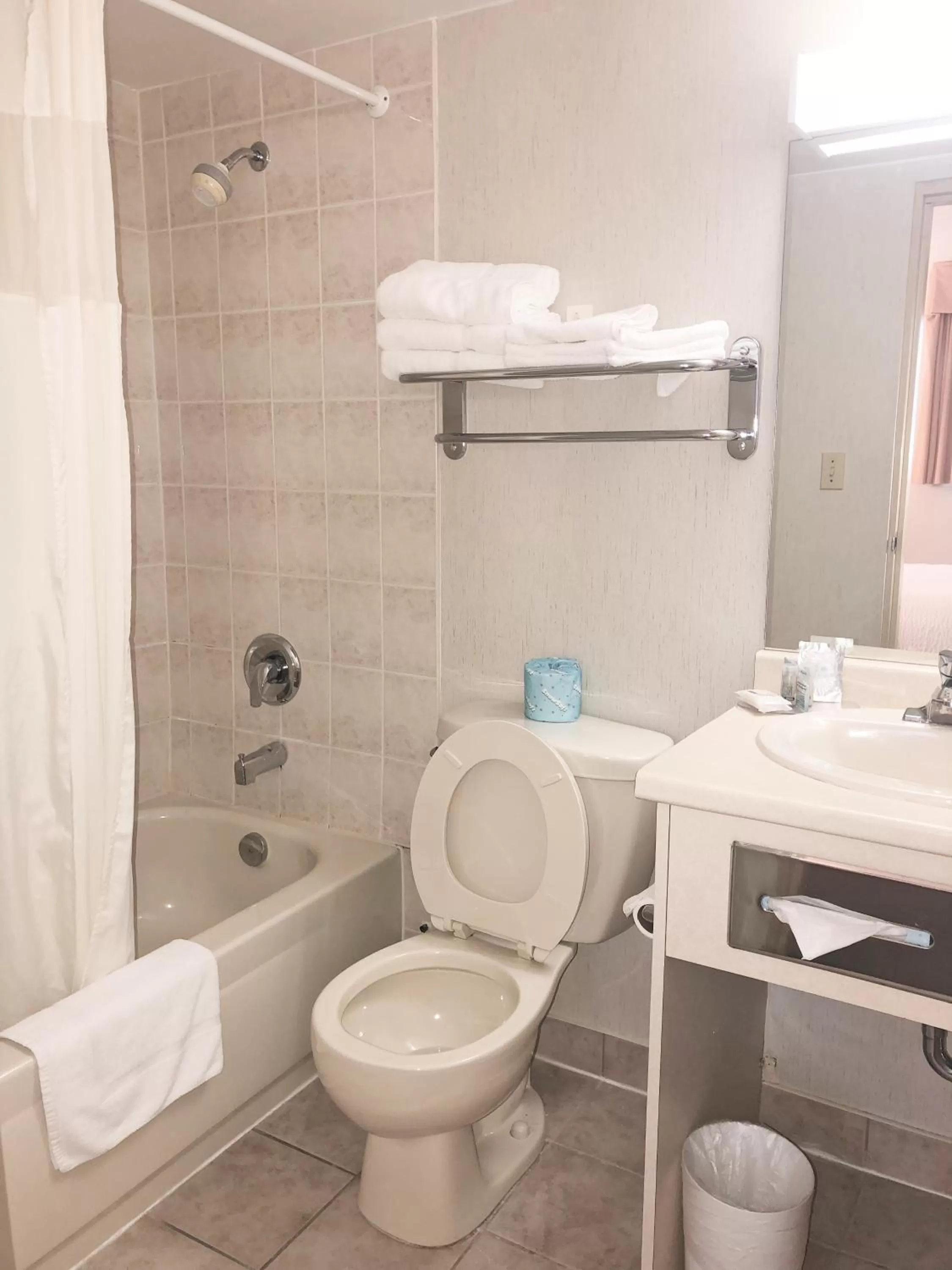 Days Inn by Wyndham Niagara Falls Centre St By the Falls