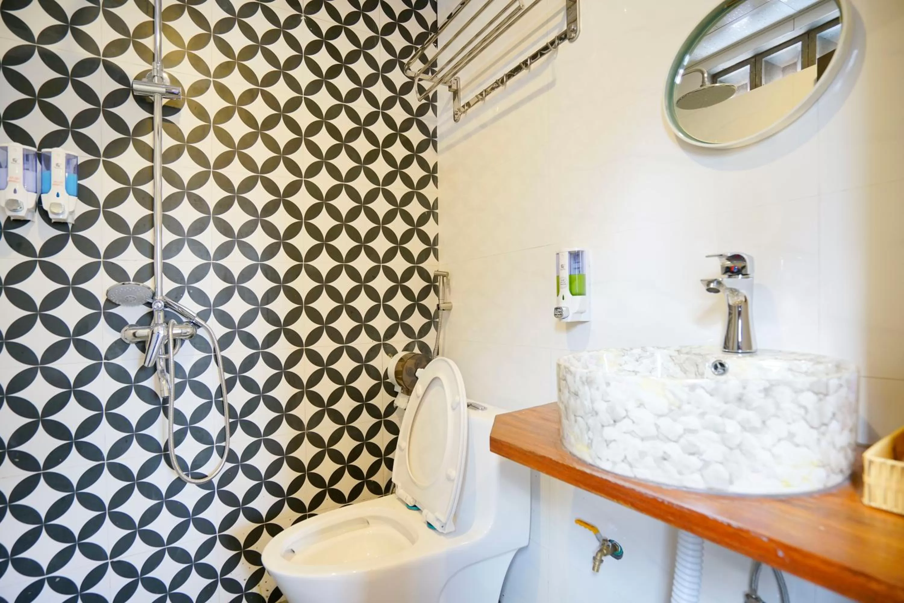 Shower, Bathroom in Halong bay Almorhome