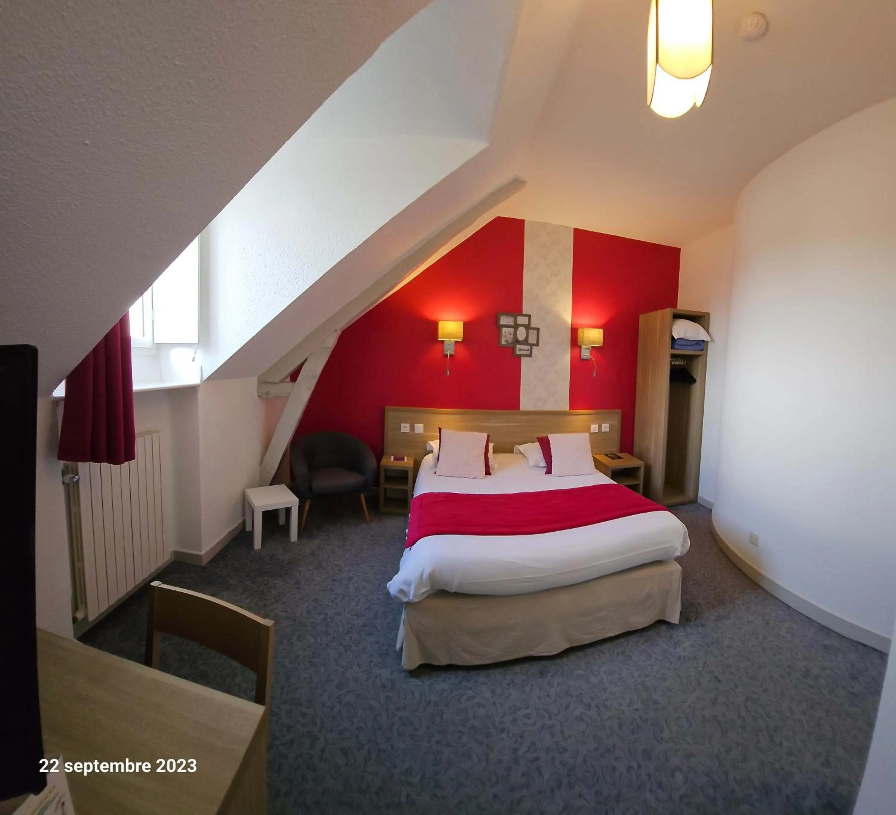 Decorative detail, Bed in Hôtel Le Rohan Charme et Caractère