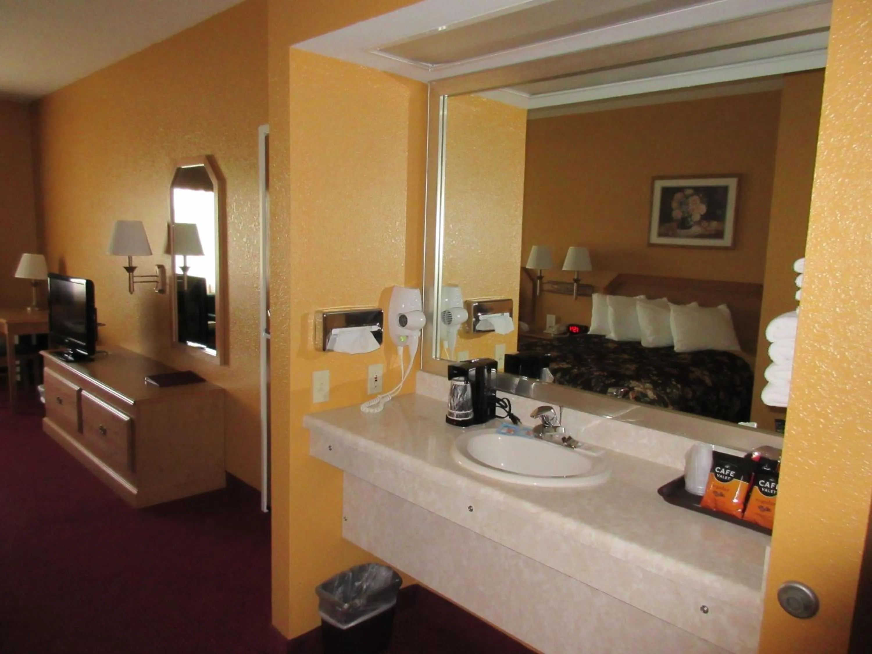 Bathroom in Parkfield Inn - Warsaw