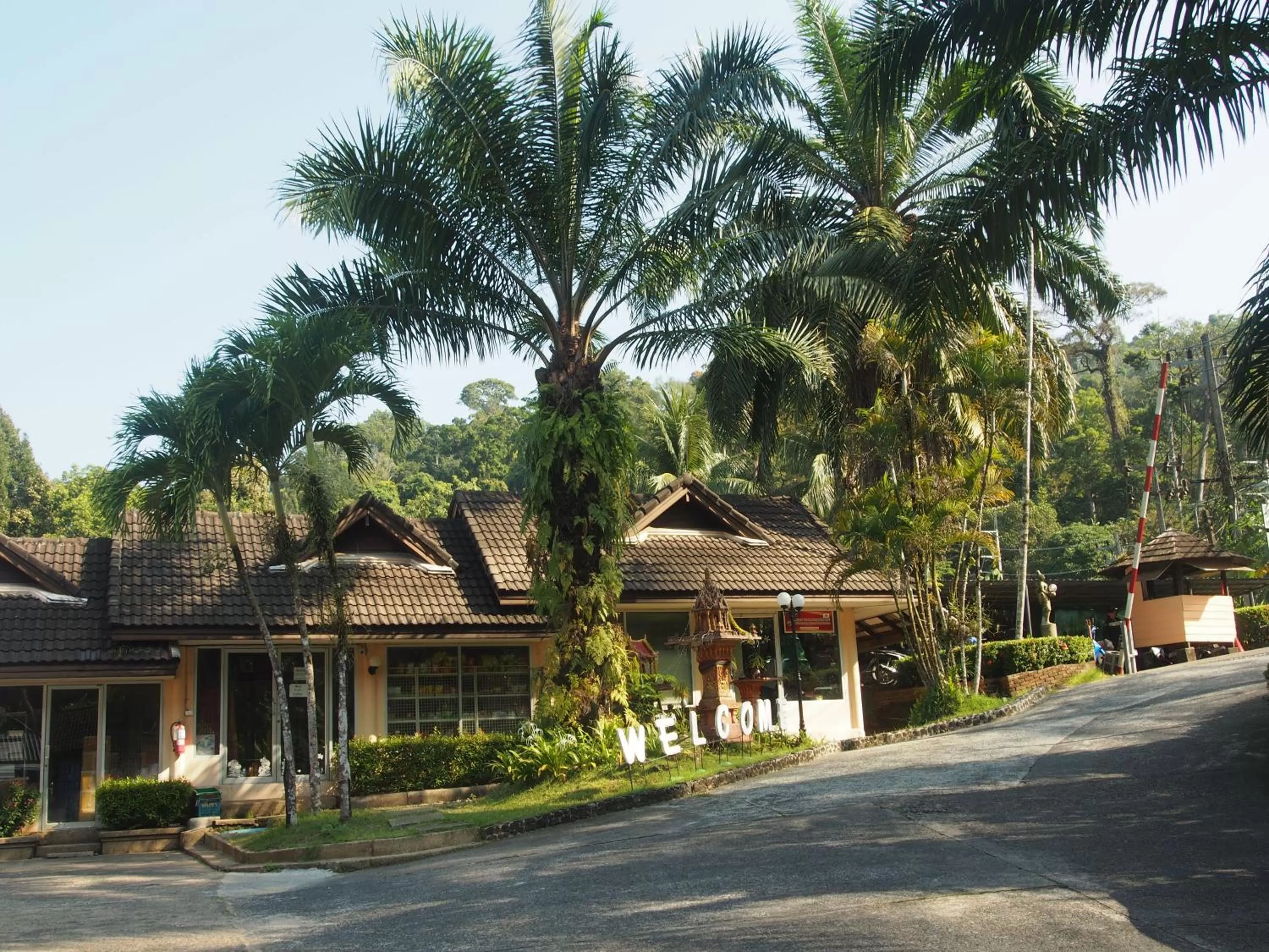 On-site shops in Khaolak Palm Beach Resort