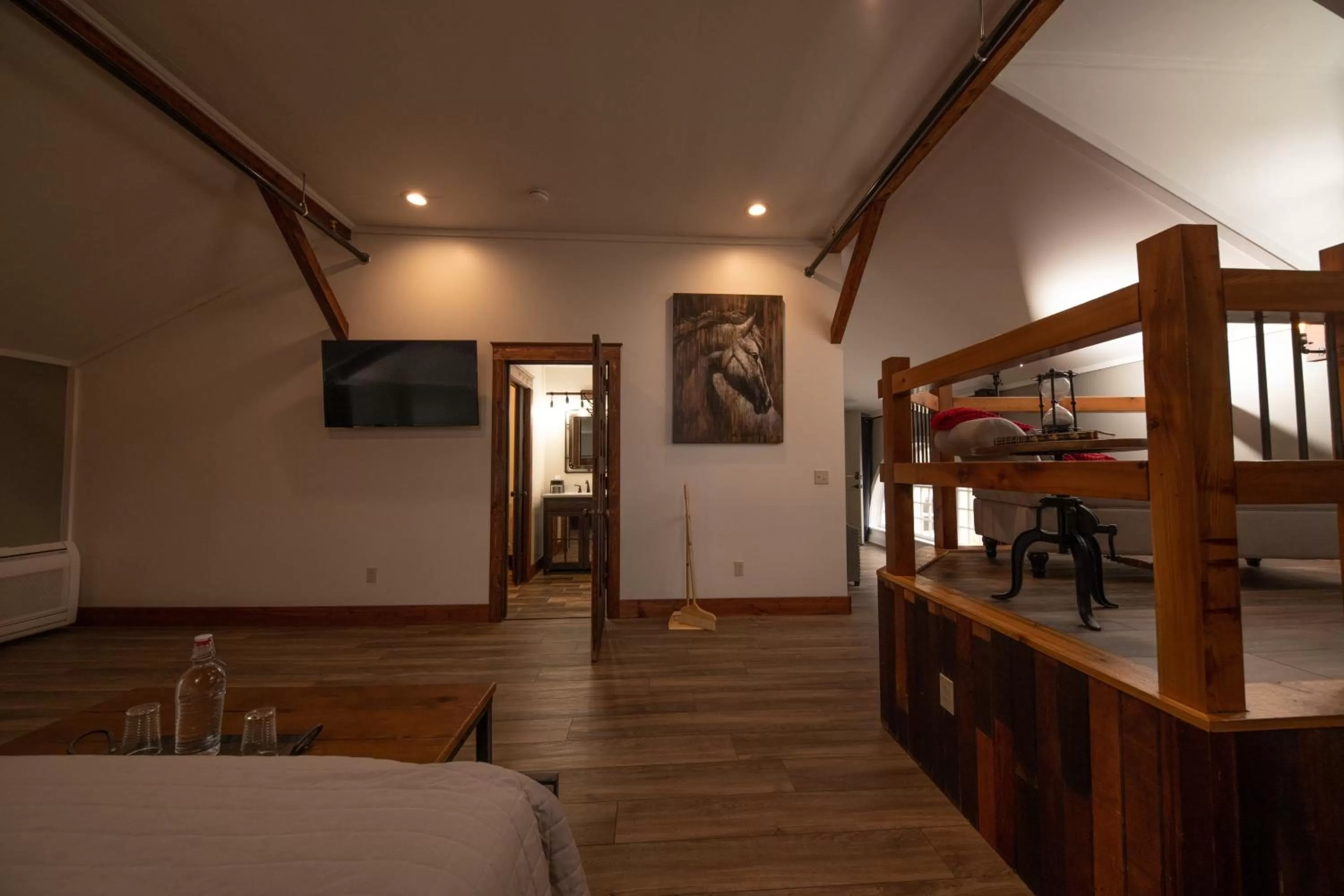 Photo of the whole room, Bed in Cartier Mansion