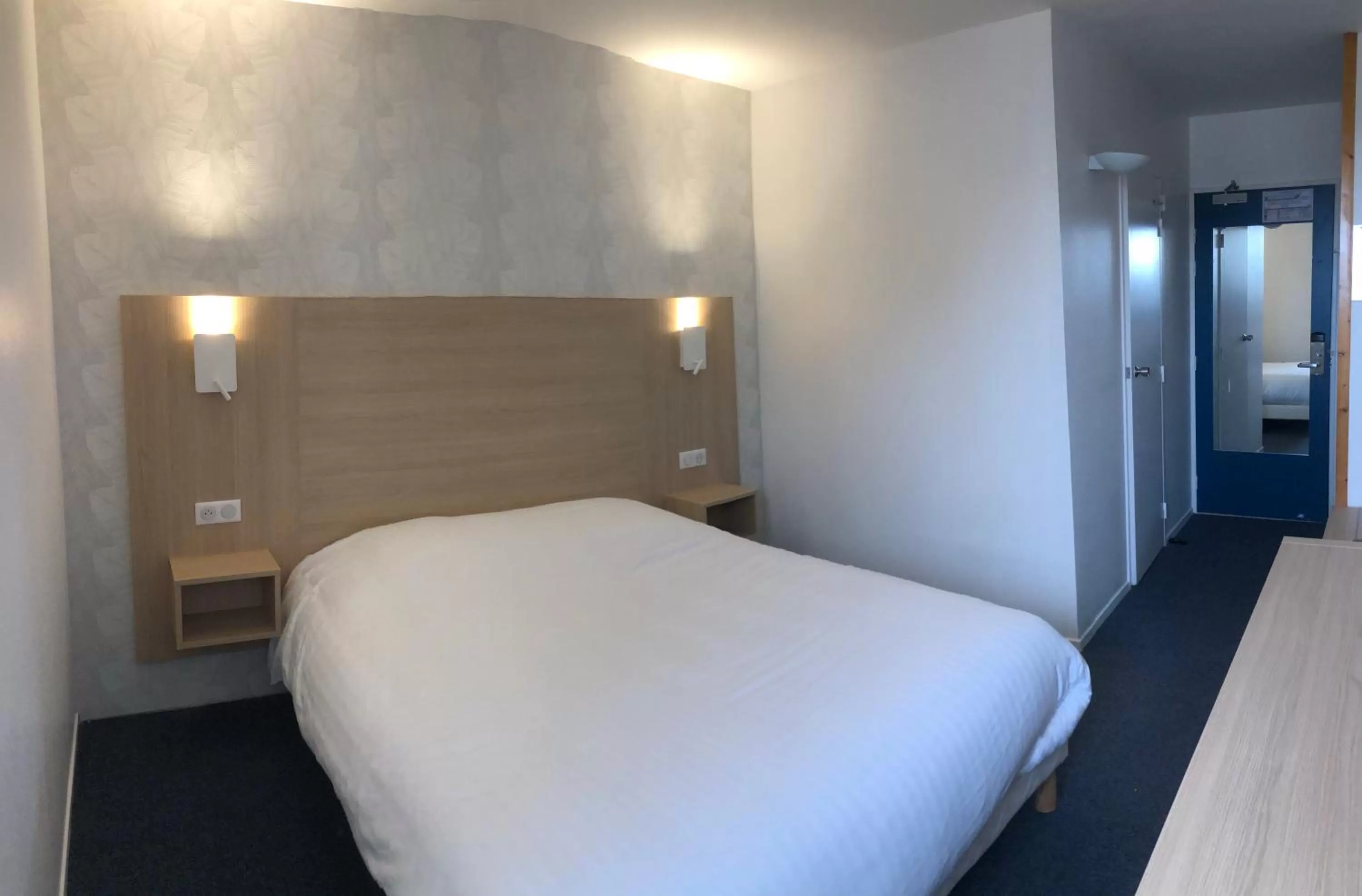 Bed in Cit'Hotel LA PYRAMIDE