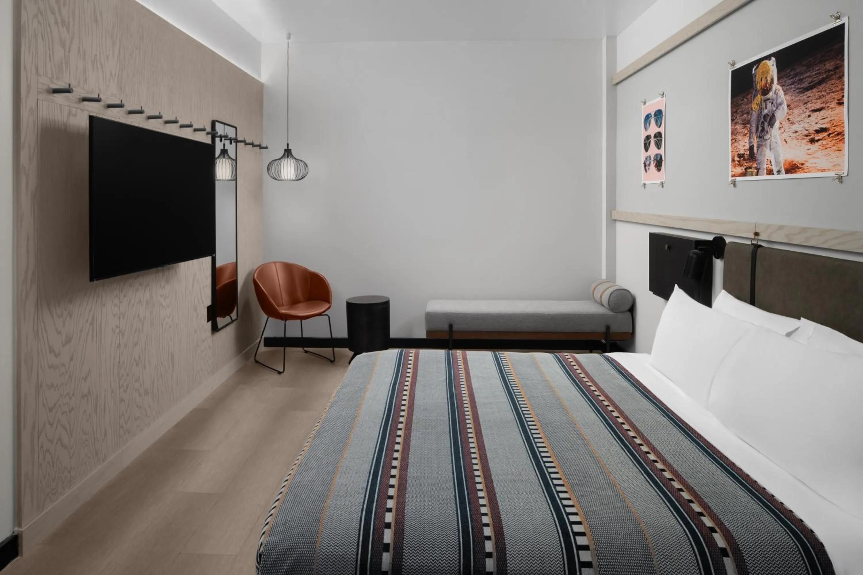 Bedroom, Bed in Moxy Houston Downtown