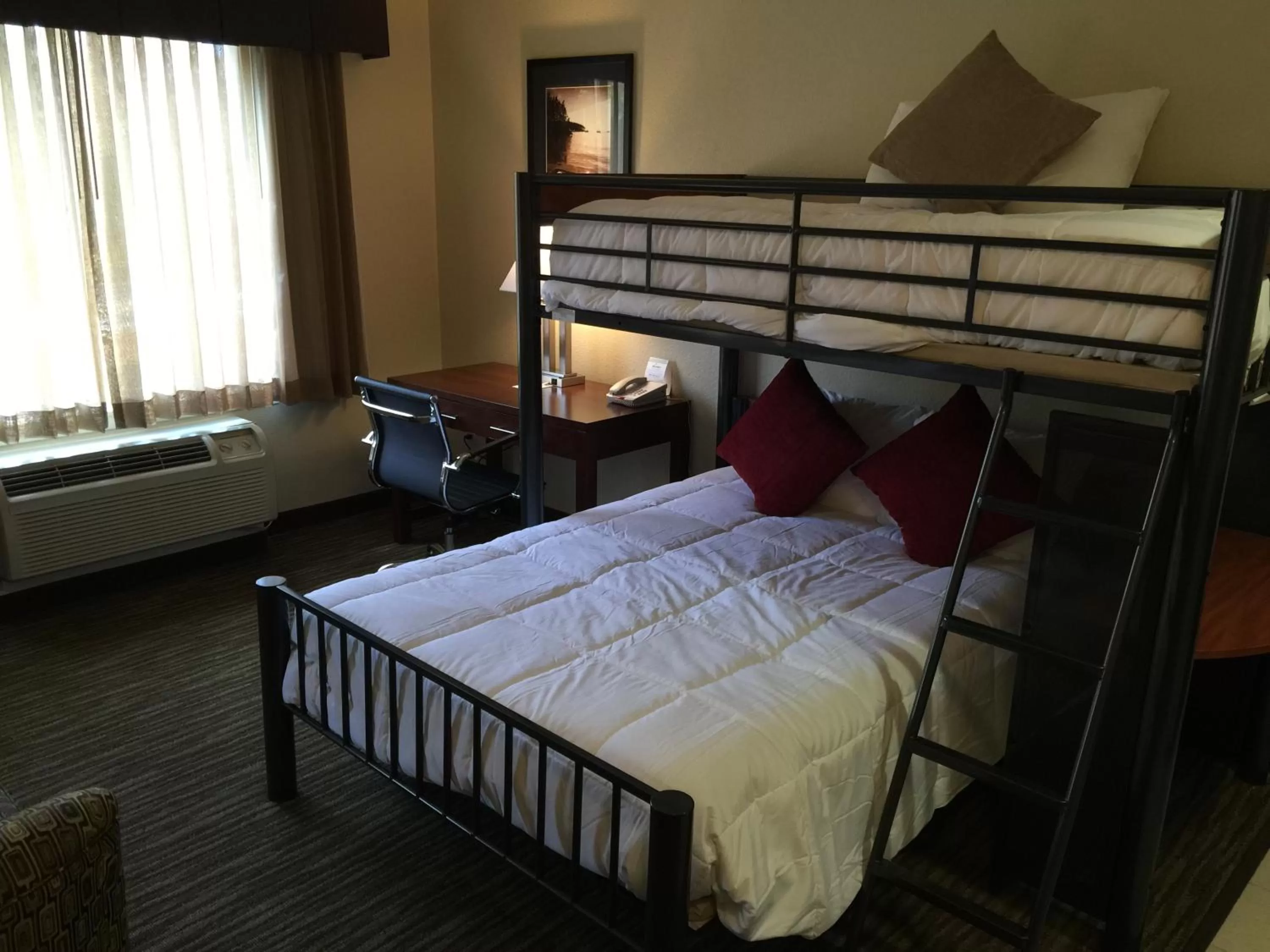 Bed in Hawthorn Suites by Wyndham Rancho Cordova/Folsom