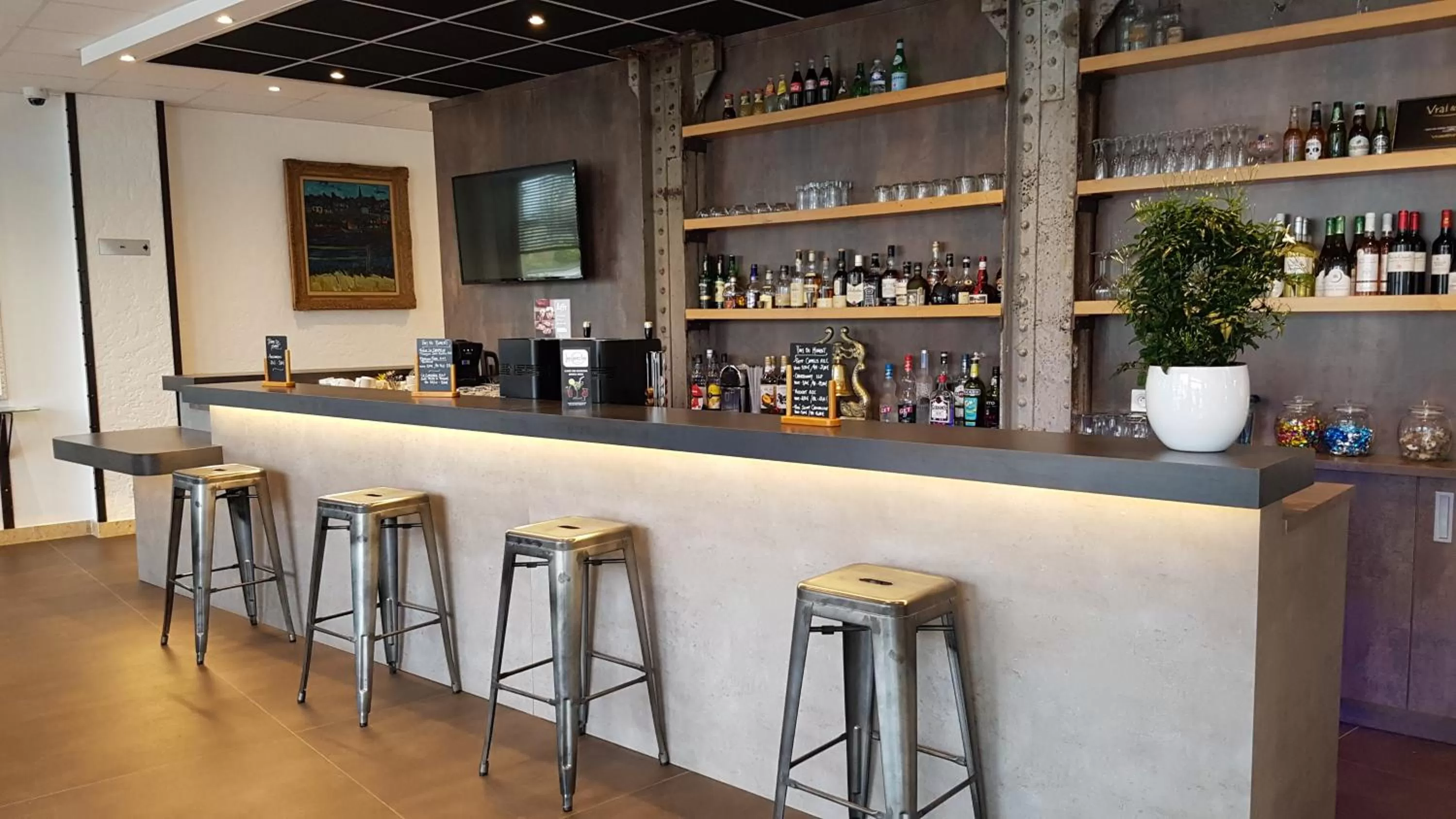 Lounge or bar in Hotel Le Cercle