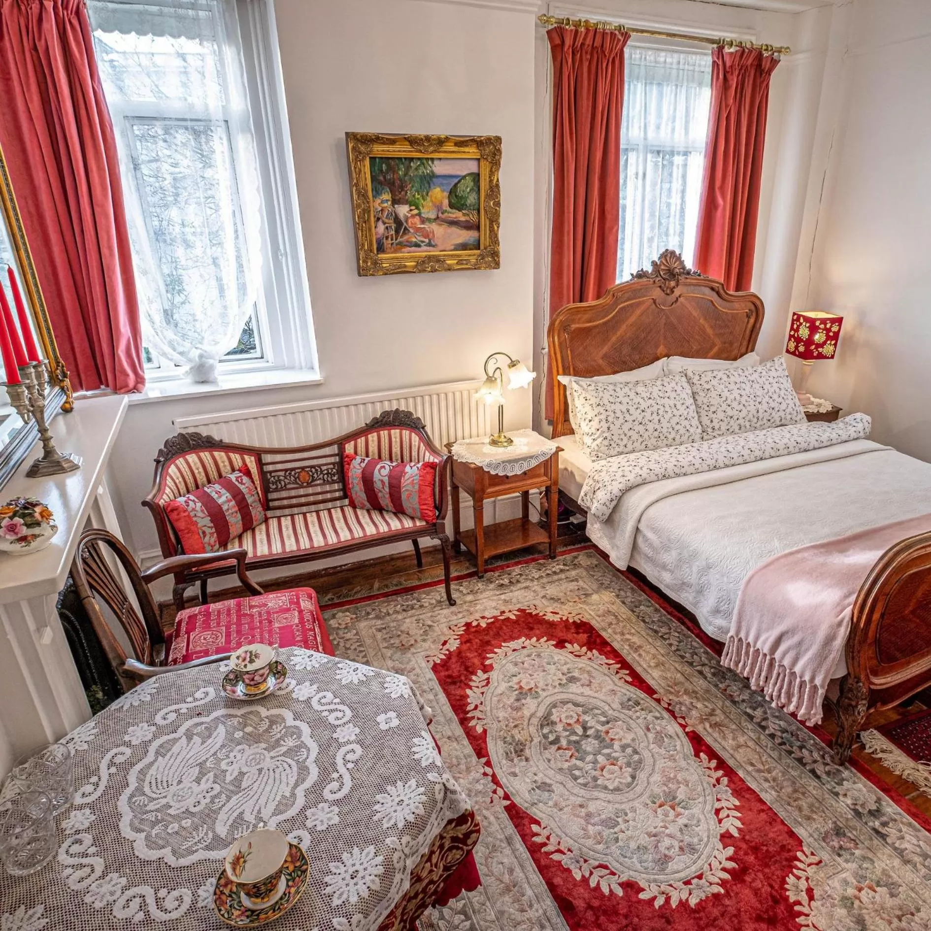 Photo of the whole room, Bed in Dawson Place, Juliette's Bed and Breakfast