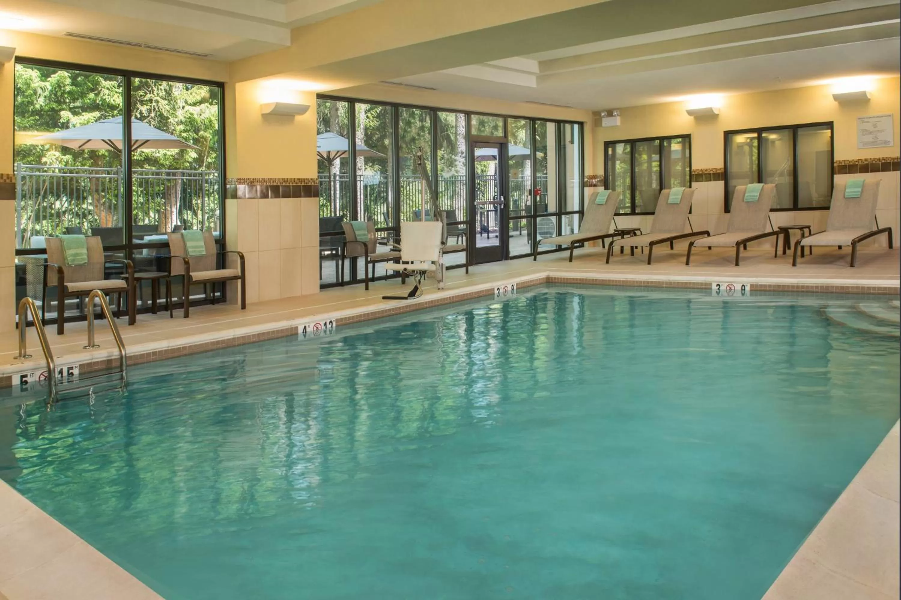 Swimming pool in Courtyard by Marriott Hershey Chocolate Avenue