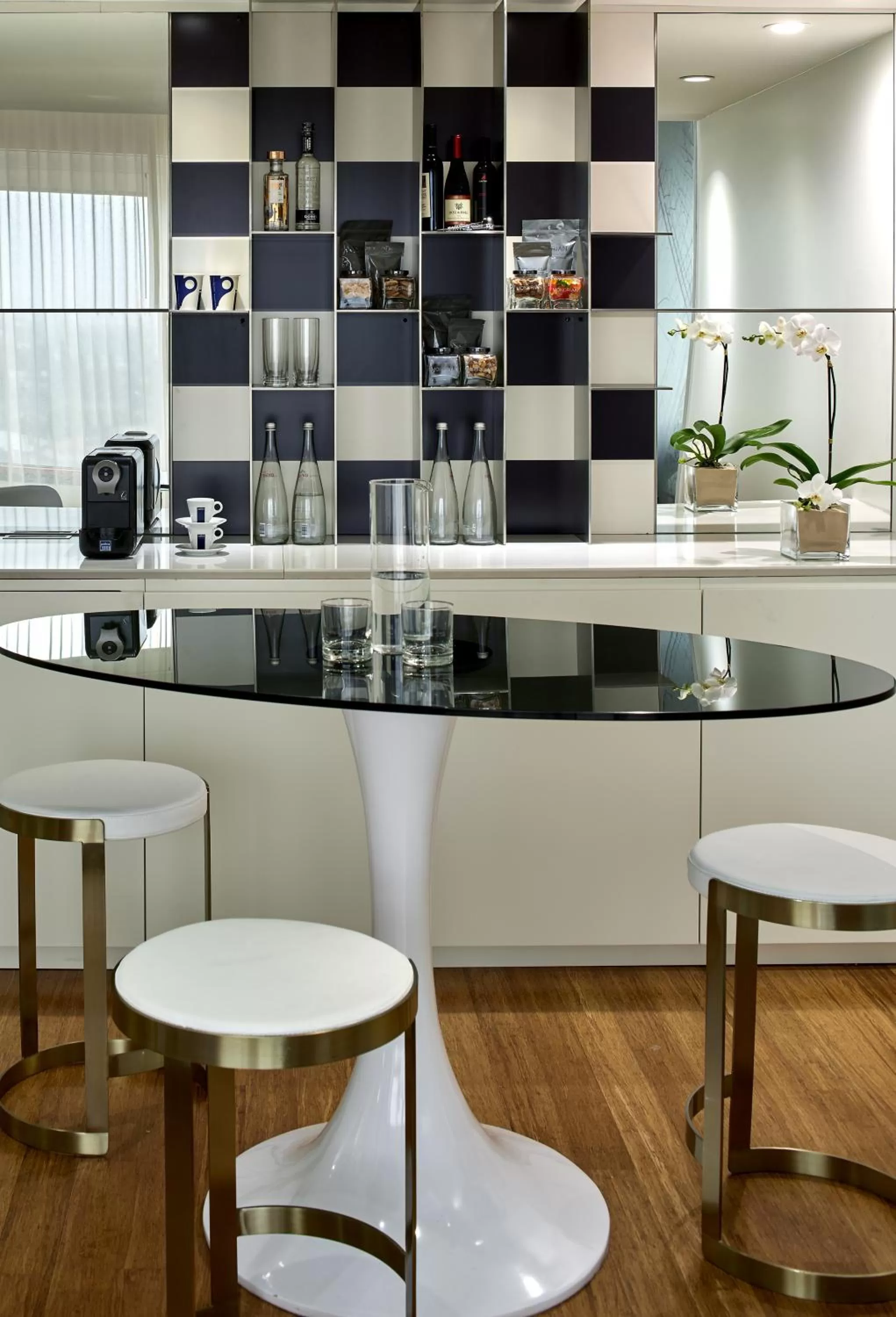 Dining area in Mondrian Los Angeles