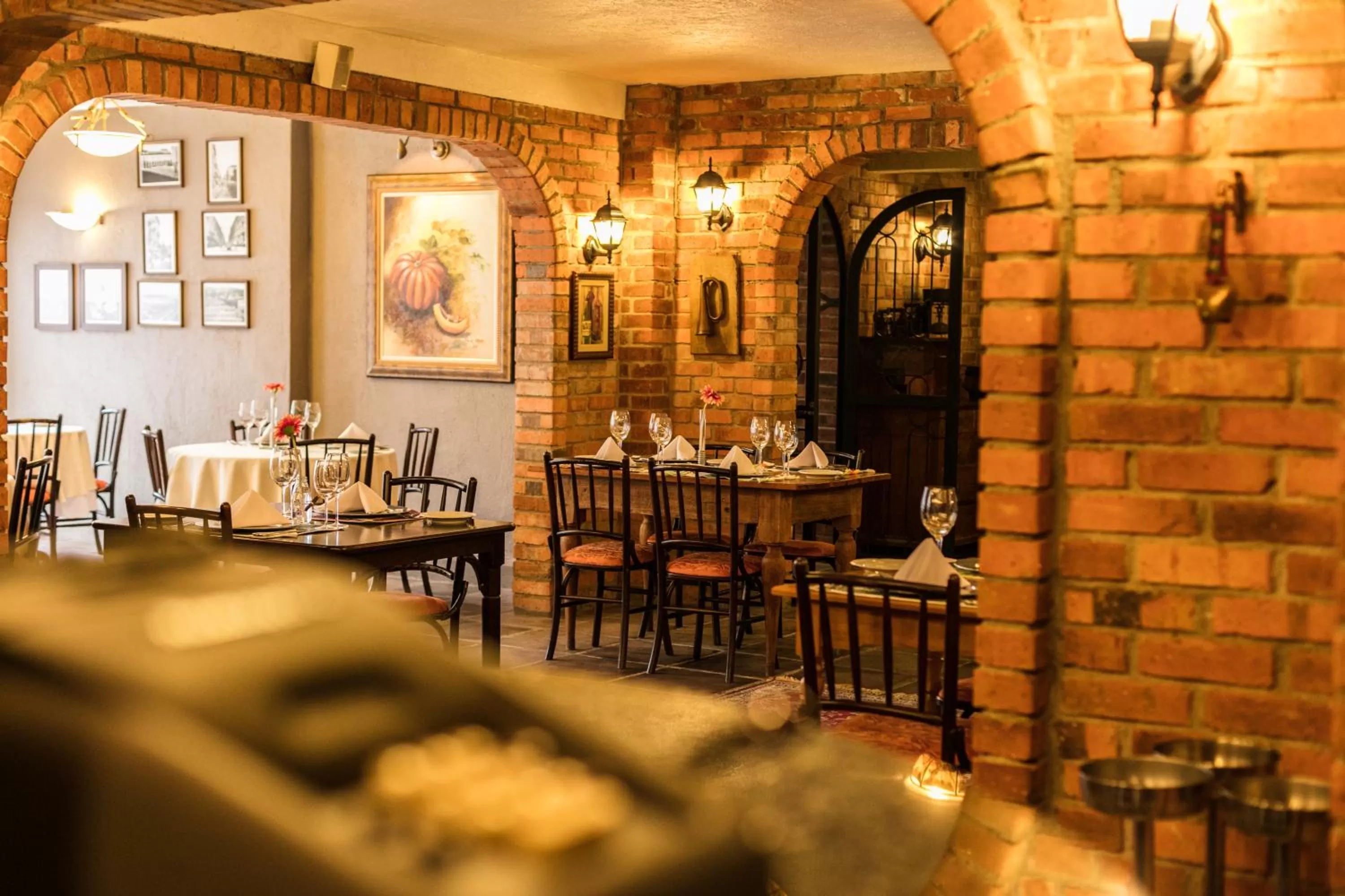 Restaurant/places to eat in Farina Park Hotel