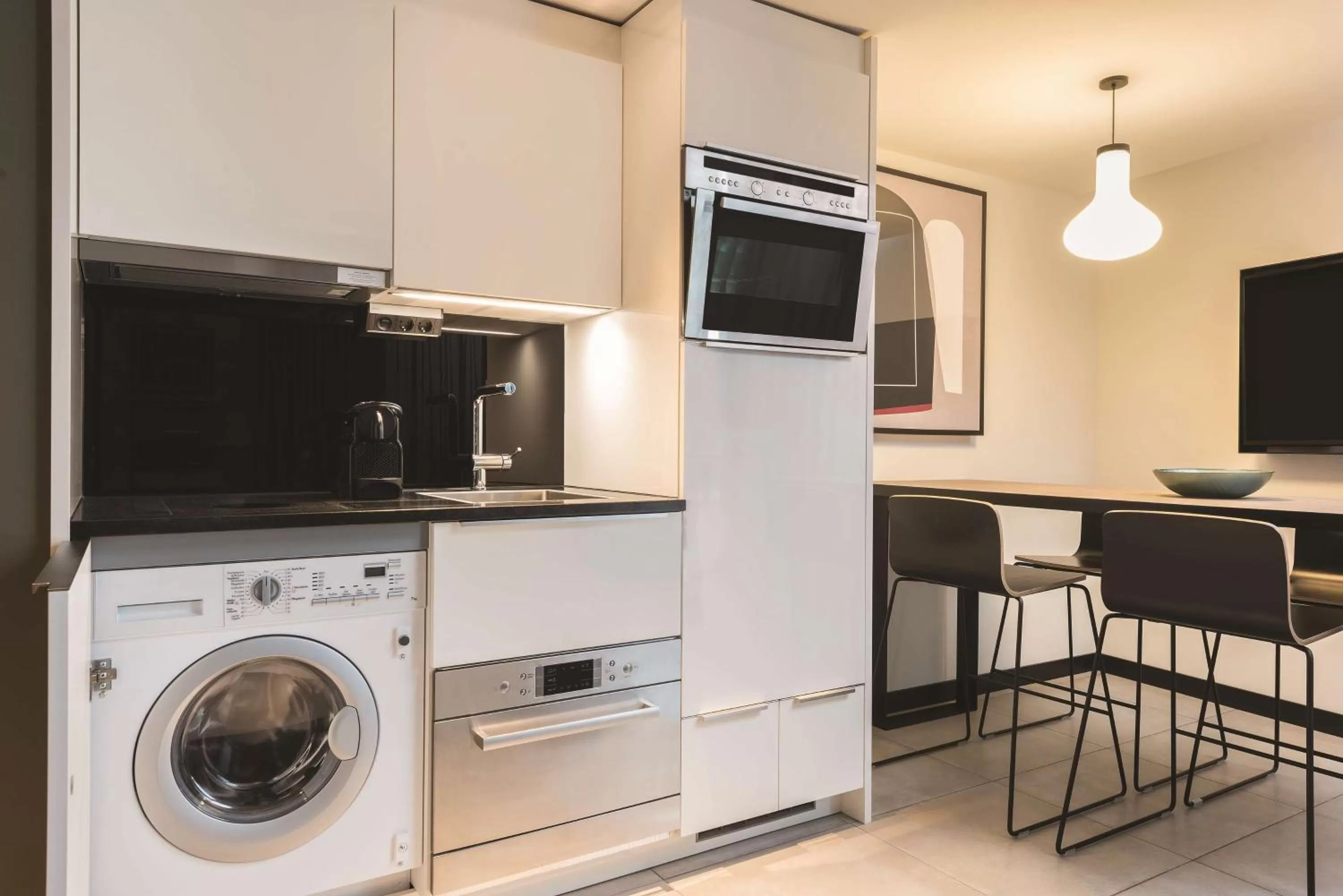 Kitchen or kitchenette in Adina Apartment Hotel Hamburg Speicherstadt