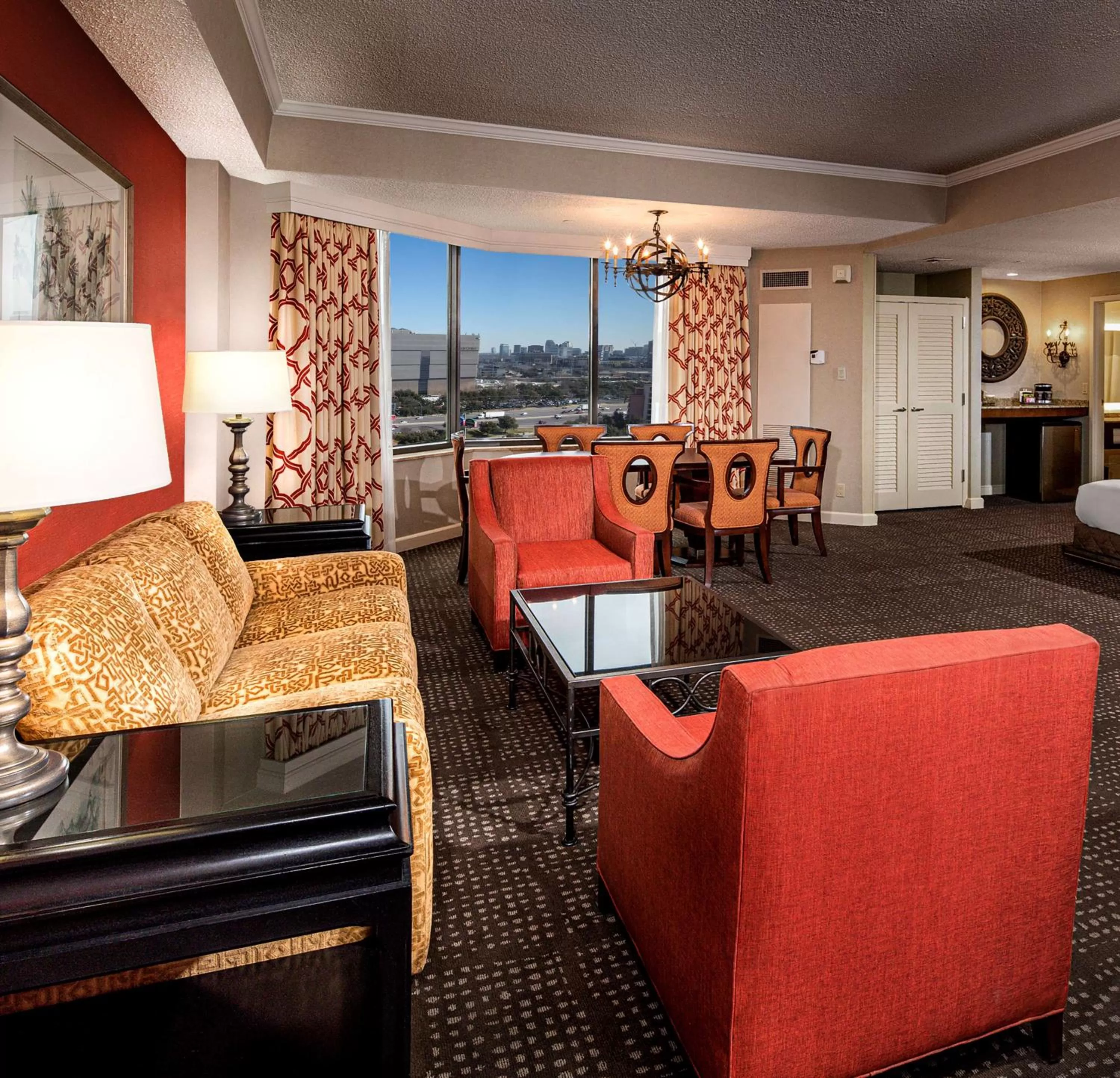 Living room in Hilton Anatole