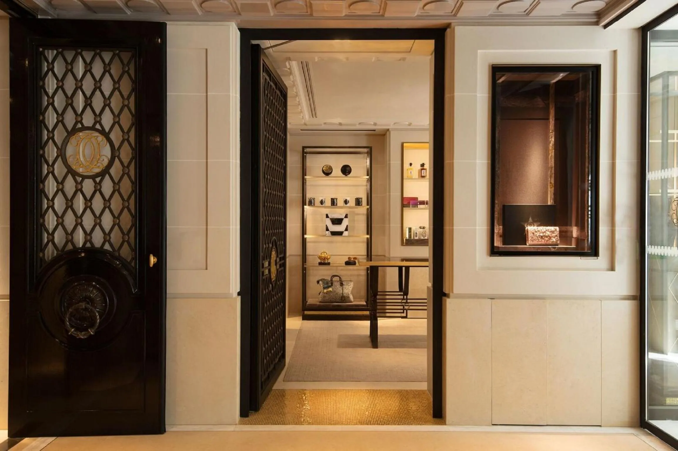 On-site shops in Hotel de Crillon