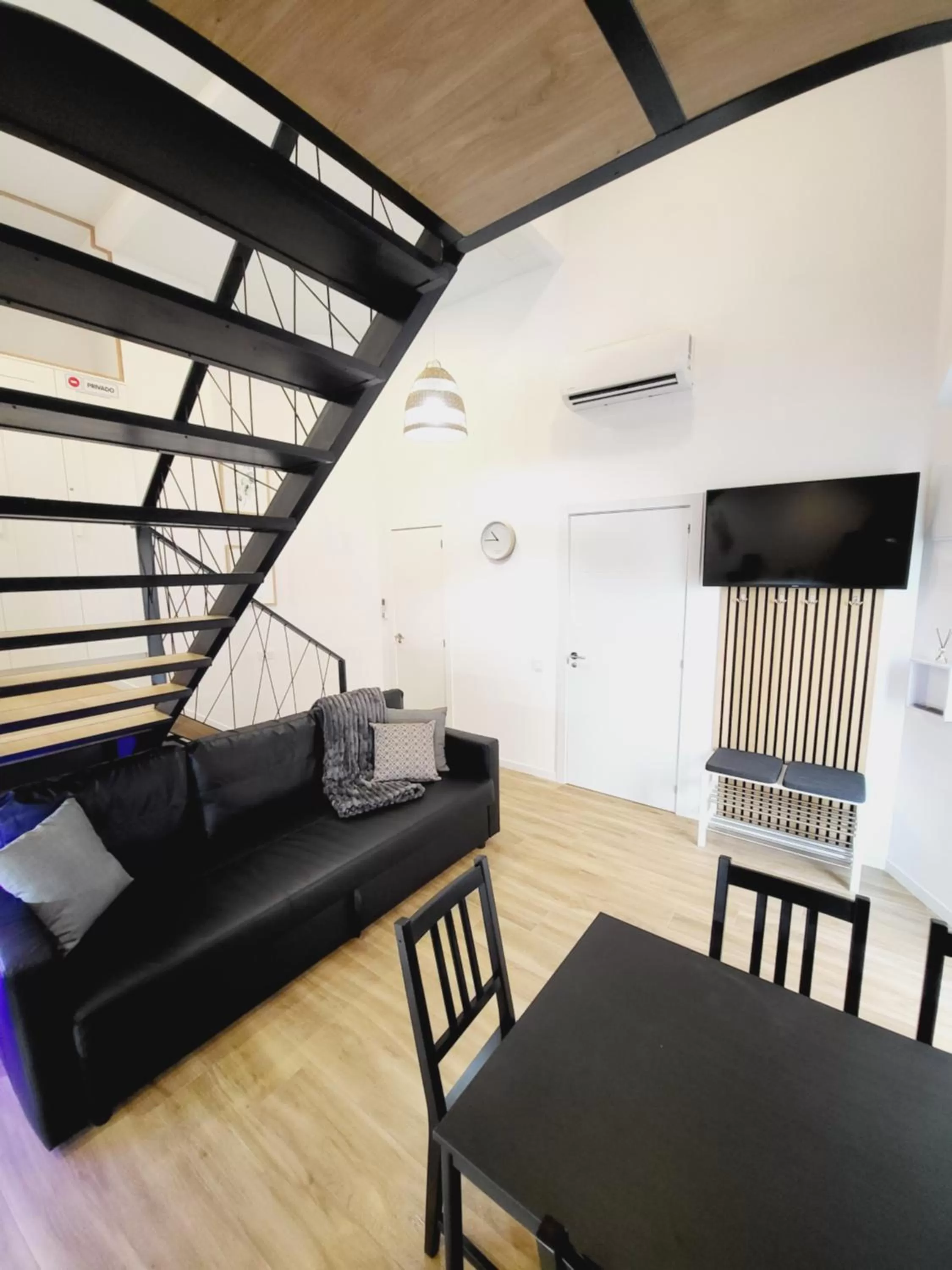 TV and multimedia in Carbonell 1