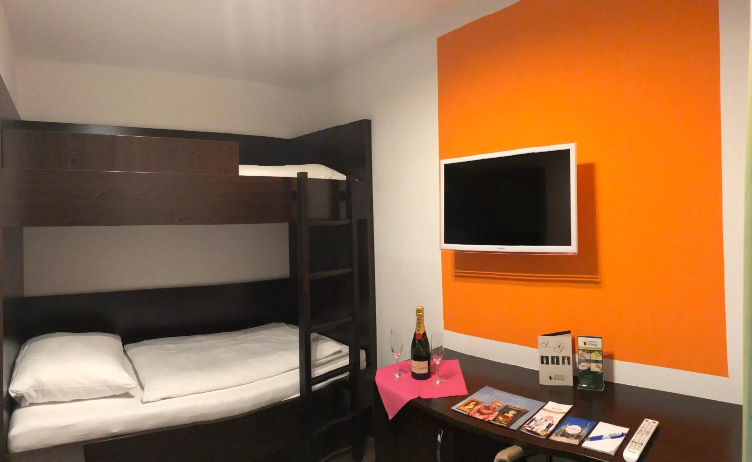 TV and multimedia, Bed in Hotel König