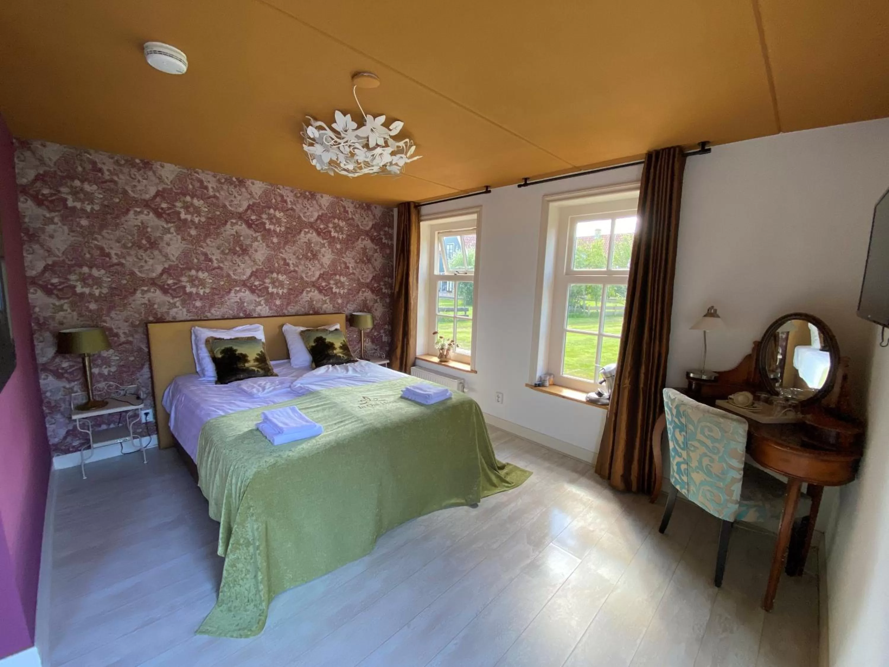 Deluxe Double Room in Recreatiepark Wiringherlant