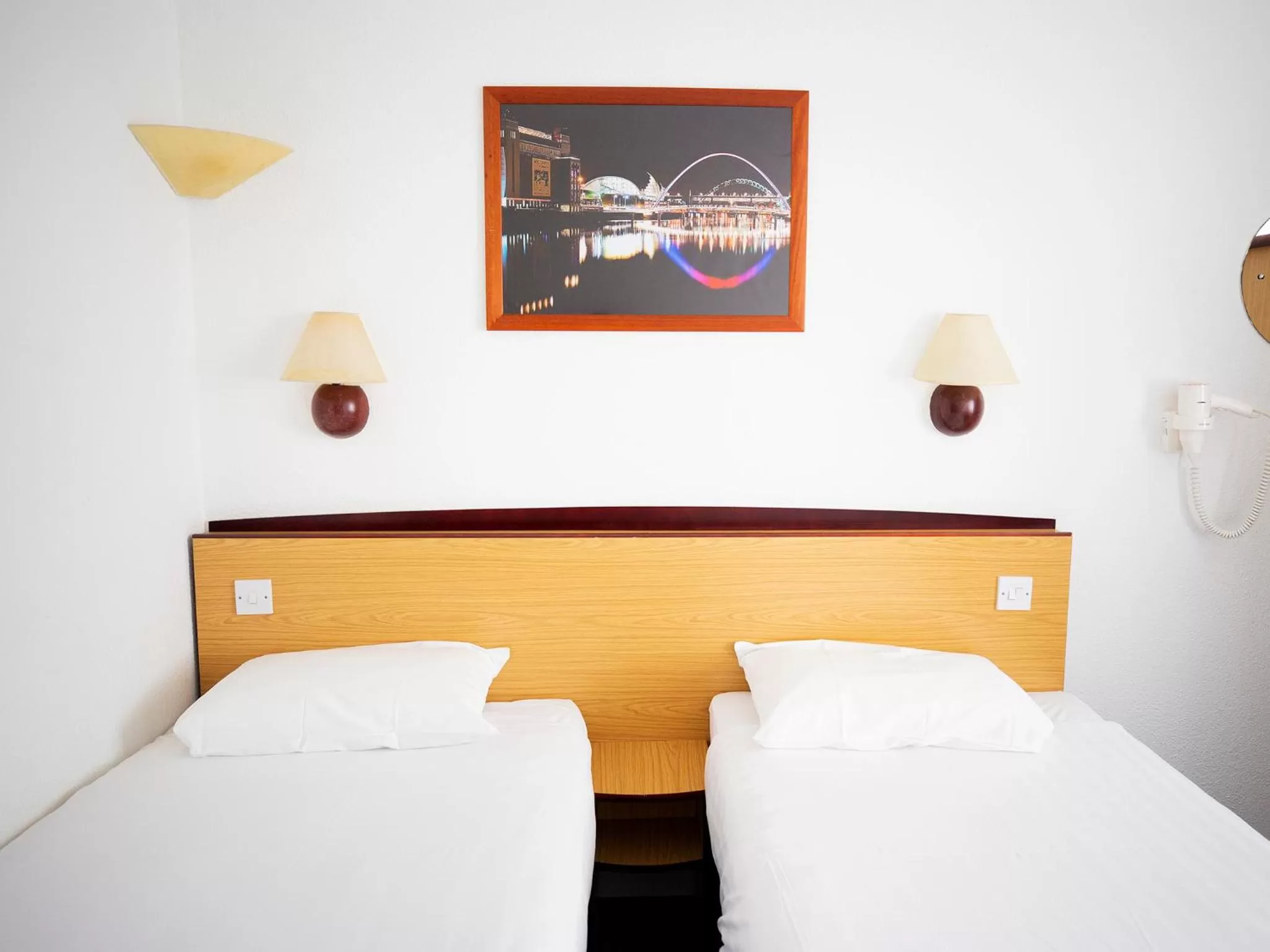 Bedroom, Bed in Campanile Hotel - Washington