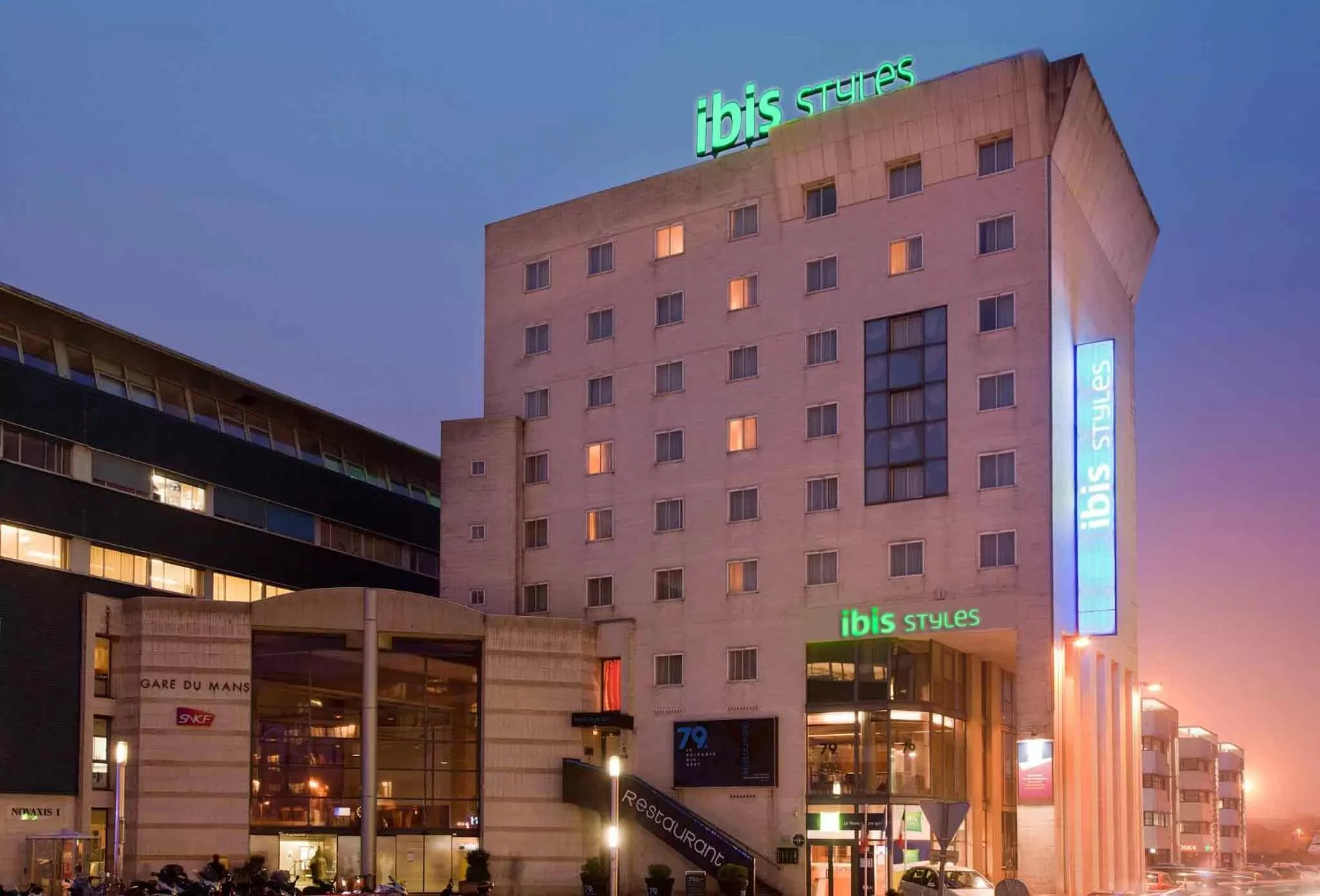 Facade/entrance in ibis Styles Le Mans Gare Sud
