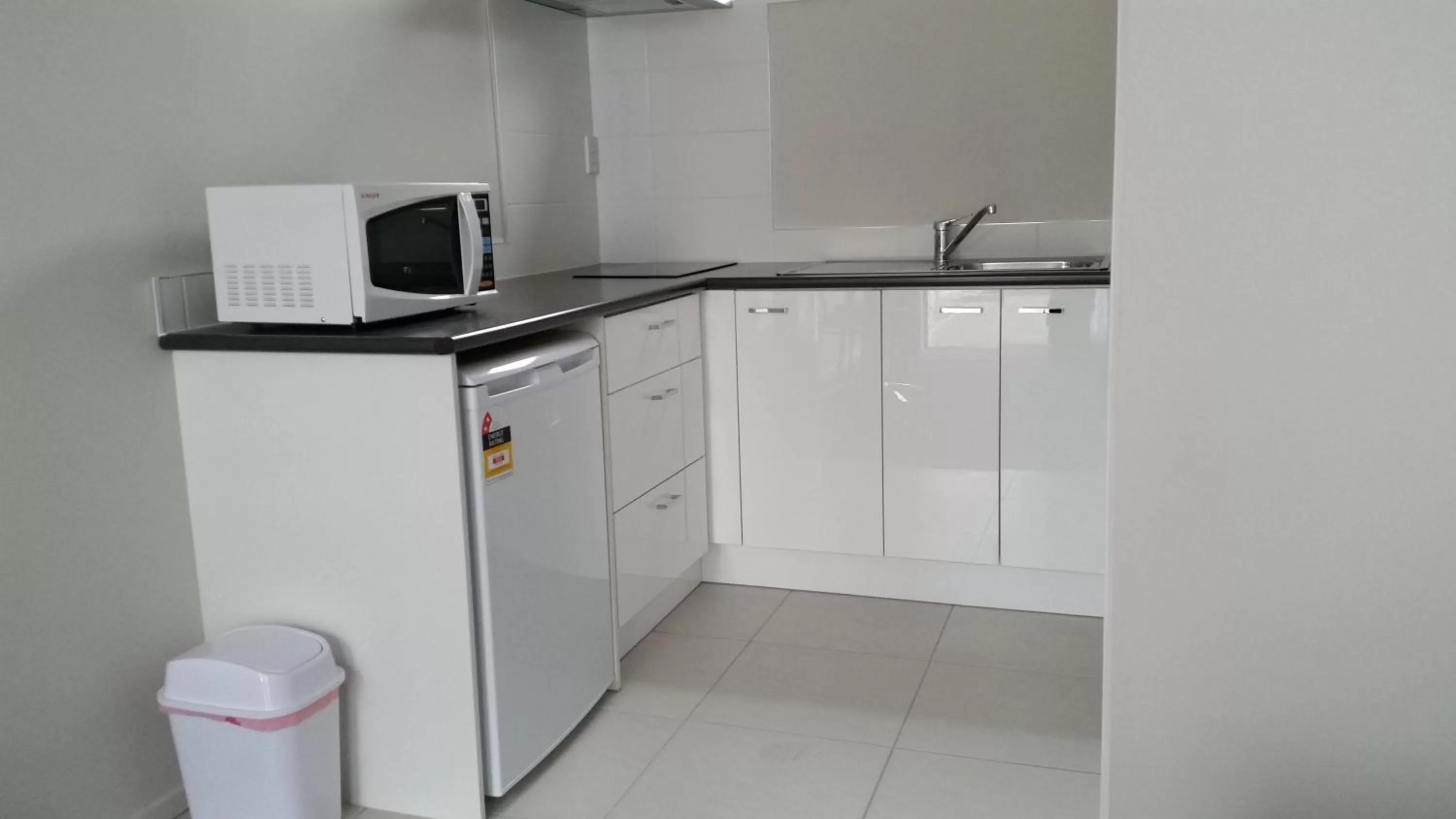 Kitchen or kitchenette in 319 Addington Motel