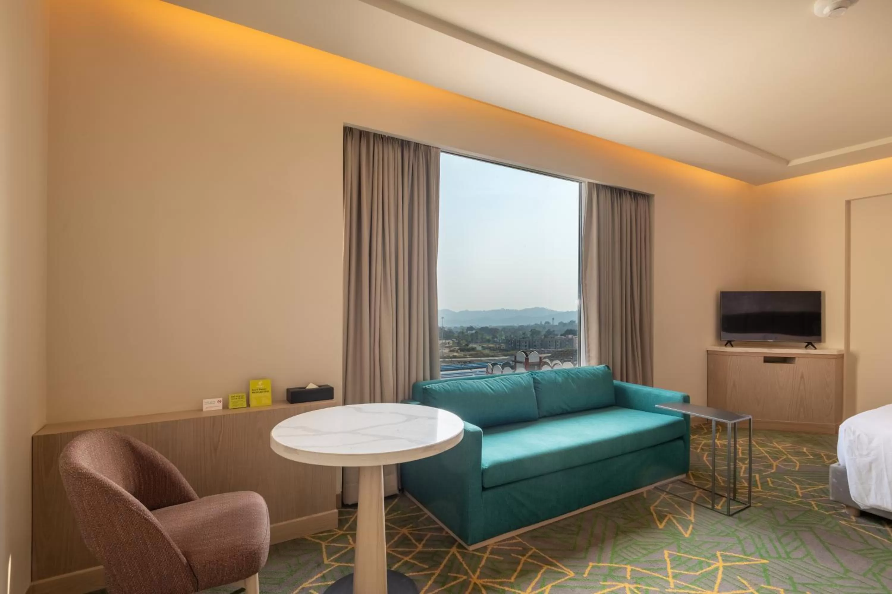 TV and multimedia, Bed in Holiday Inn Katra Vaishno Devi by IHG