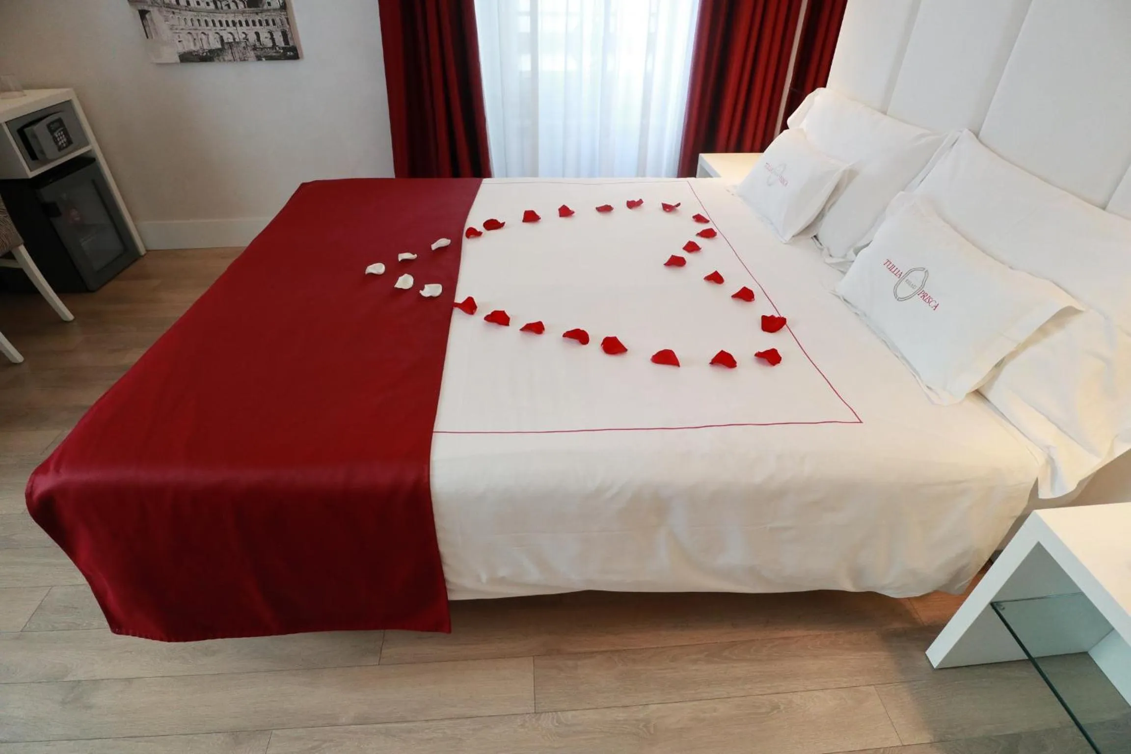 Photo of the whole room, Bed in Tullia&Prisca Relais